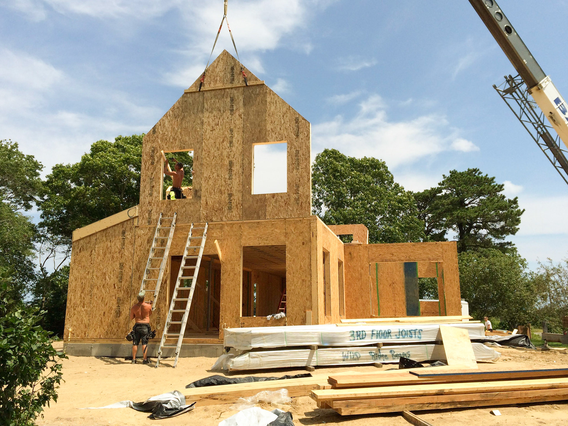Showing the Structural Insulated Panels (SIPS) being installed.