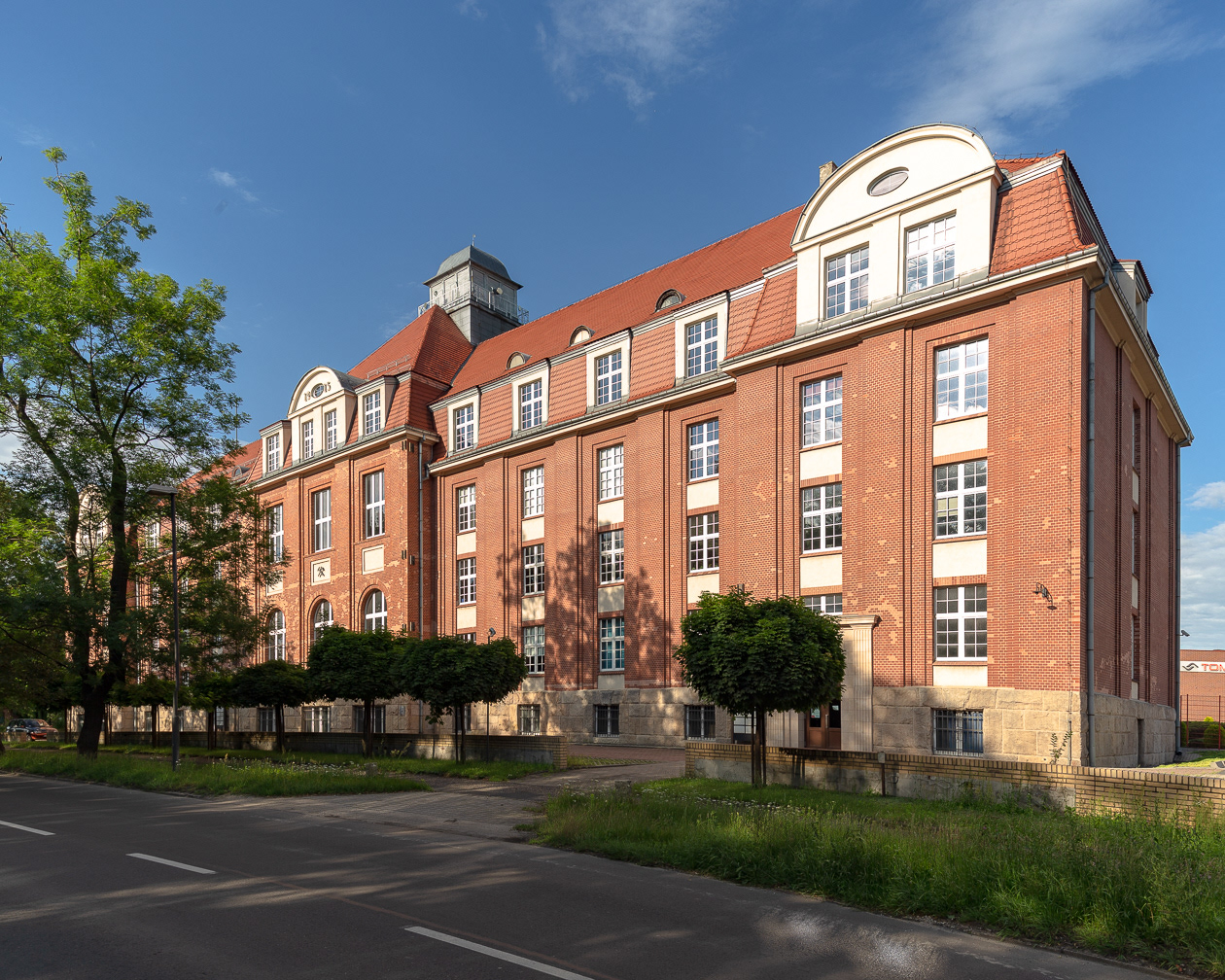 Nr zabytku A/1648/97 (1915-24) d. hotel robotniczy kopalni „Ludwik”, Zabrze, ul. Hagera 41 