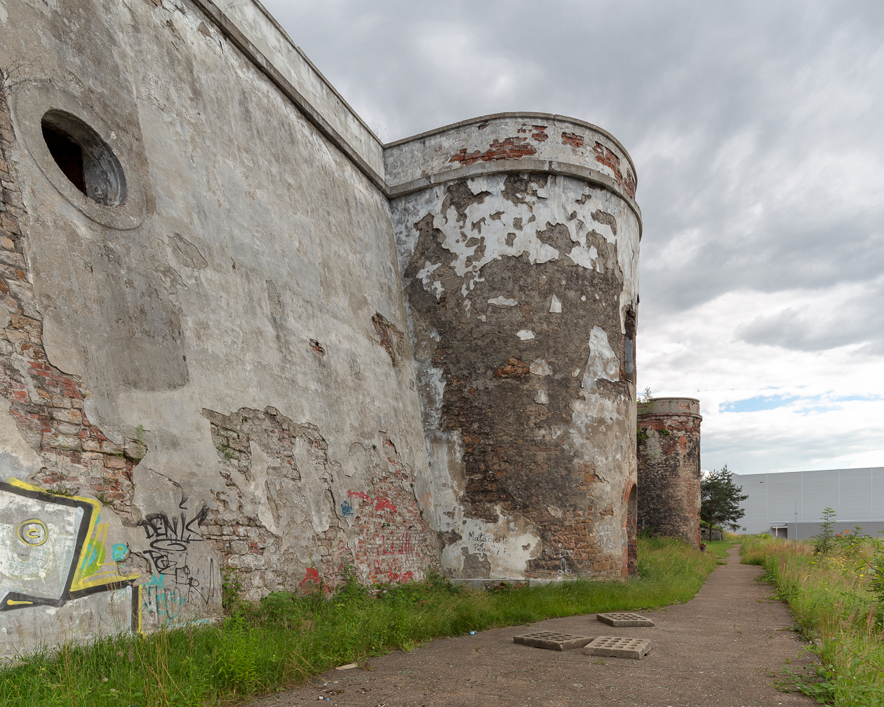 Nr zabytku A/255/09 (1850-56, 1937) mur oporowy z partiami wież wsadowych, Zabrze, ul. Hagera