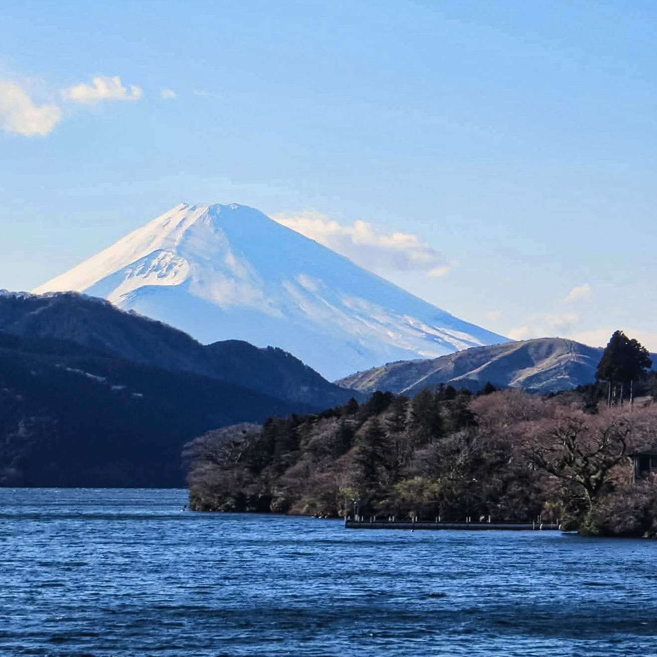 Fujisan 2014 in Japan im blauen Lichtdunst