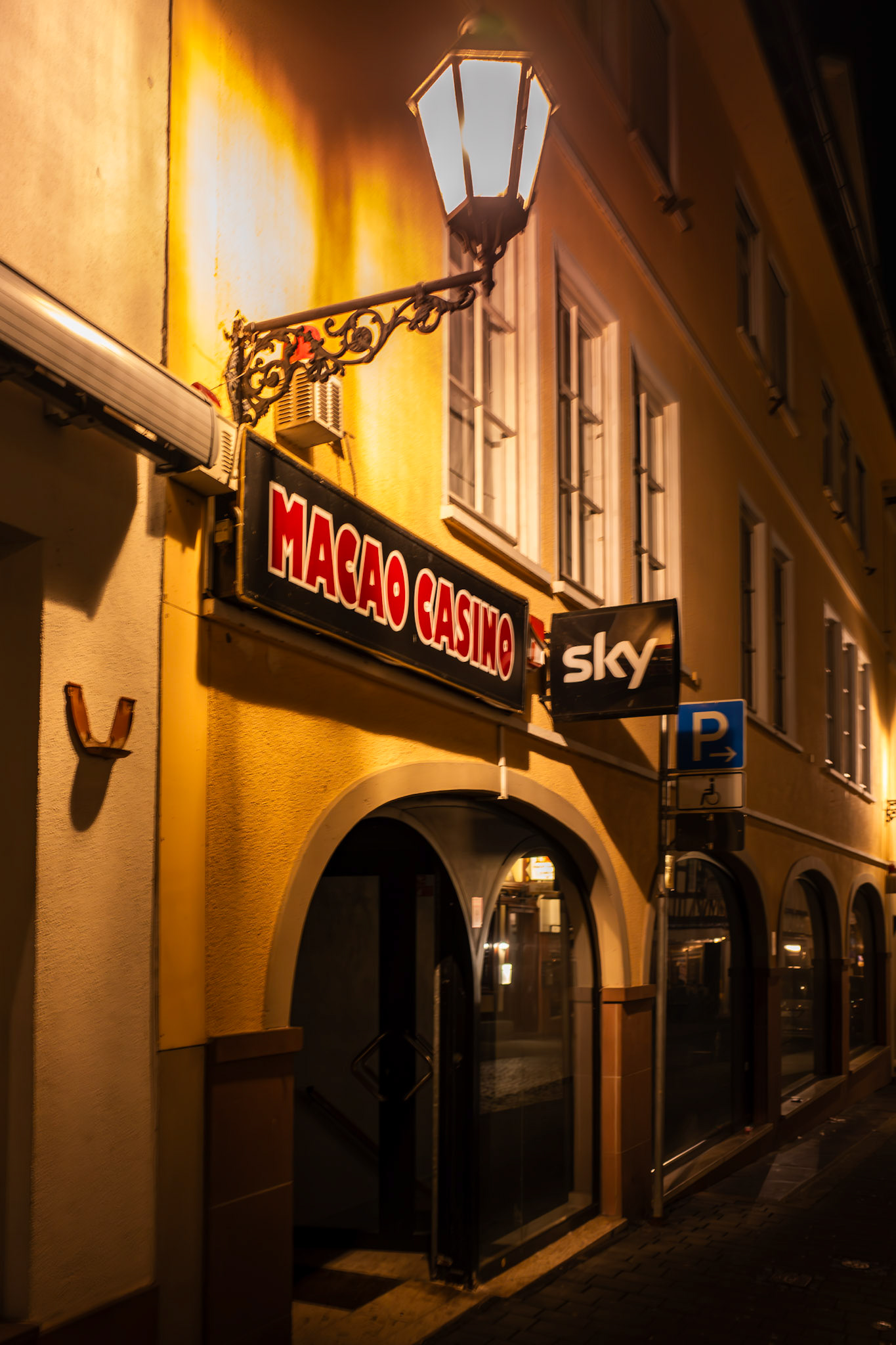 Etwas weniger glamurös als Macao selbst, steht das Weilburger Macao Casino zudem leer.