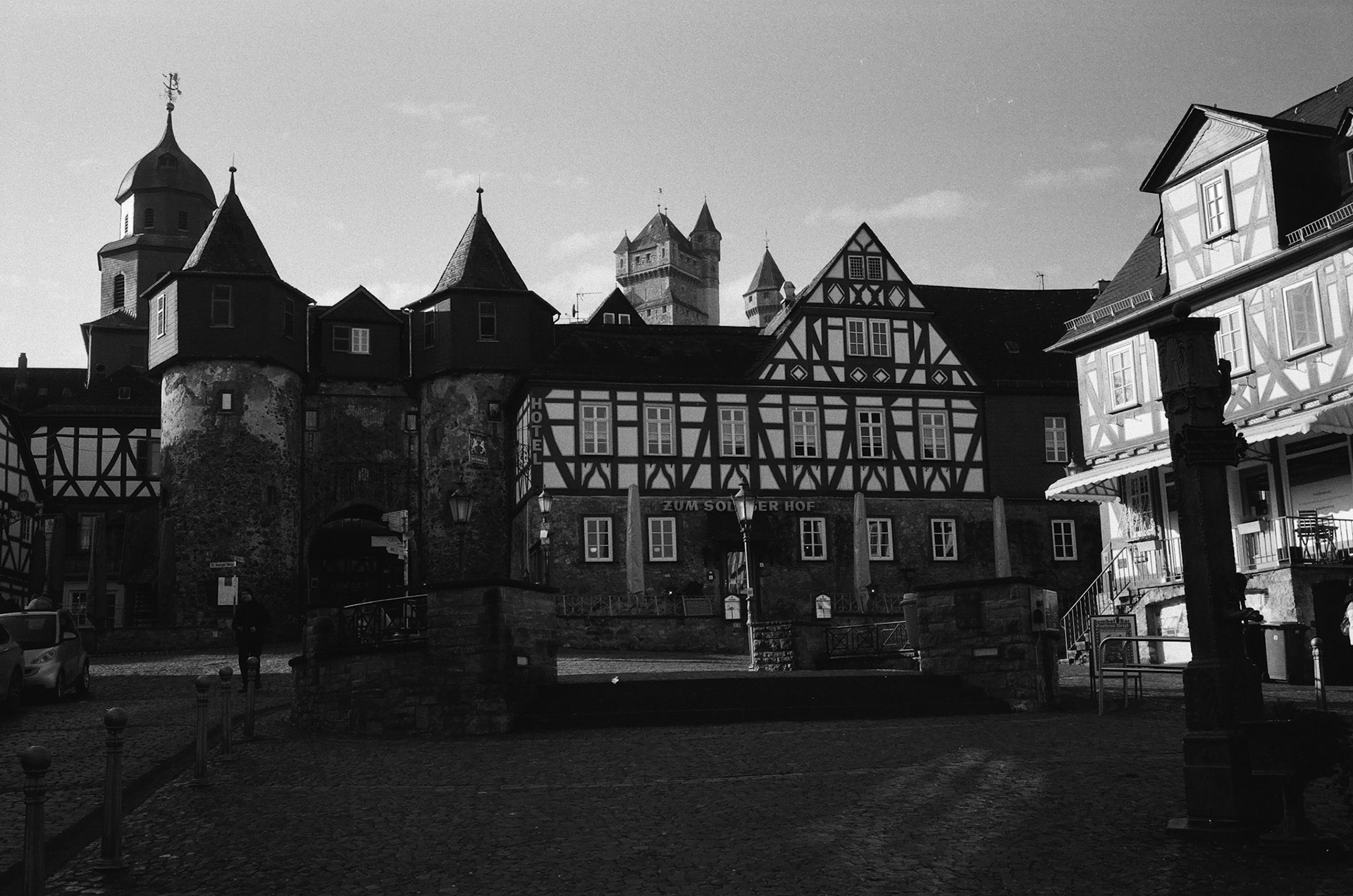 Marktplatz Braunfels, Leica M4, Voigtländer Ultron 35mm F2.0, Ilford Delta 3200 pushed auf 6400 ISO