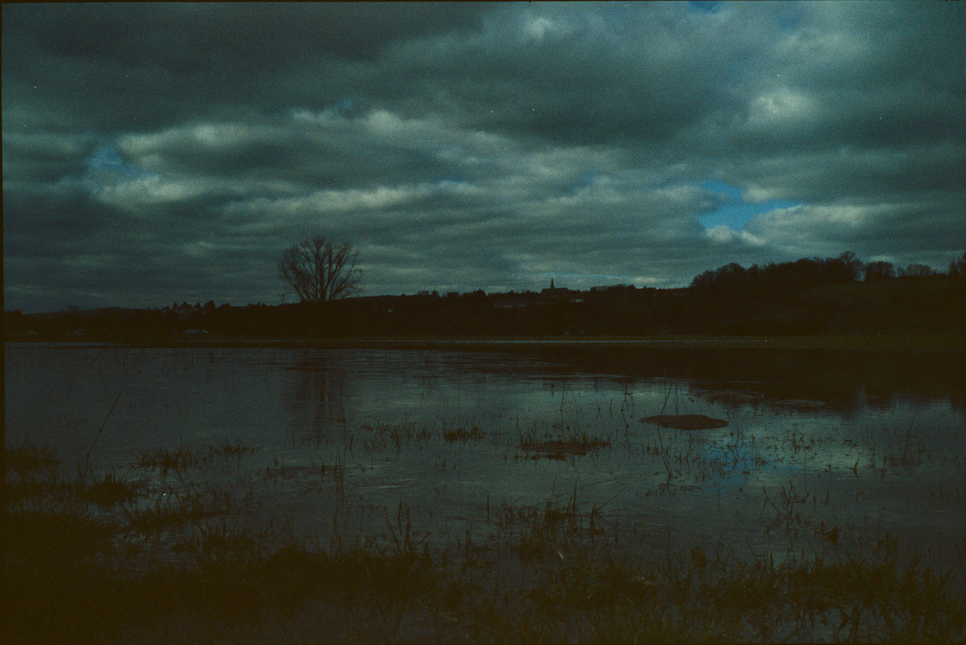 Leica M4, Voigtländer Ultron 35mm F2.0, Vision3 500T pushed auf 1600 ISO.