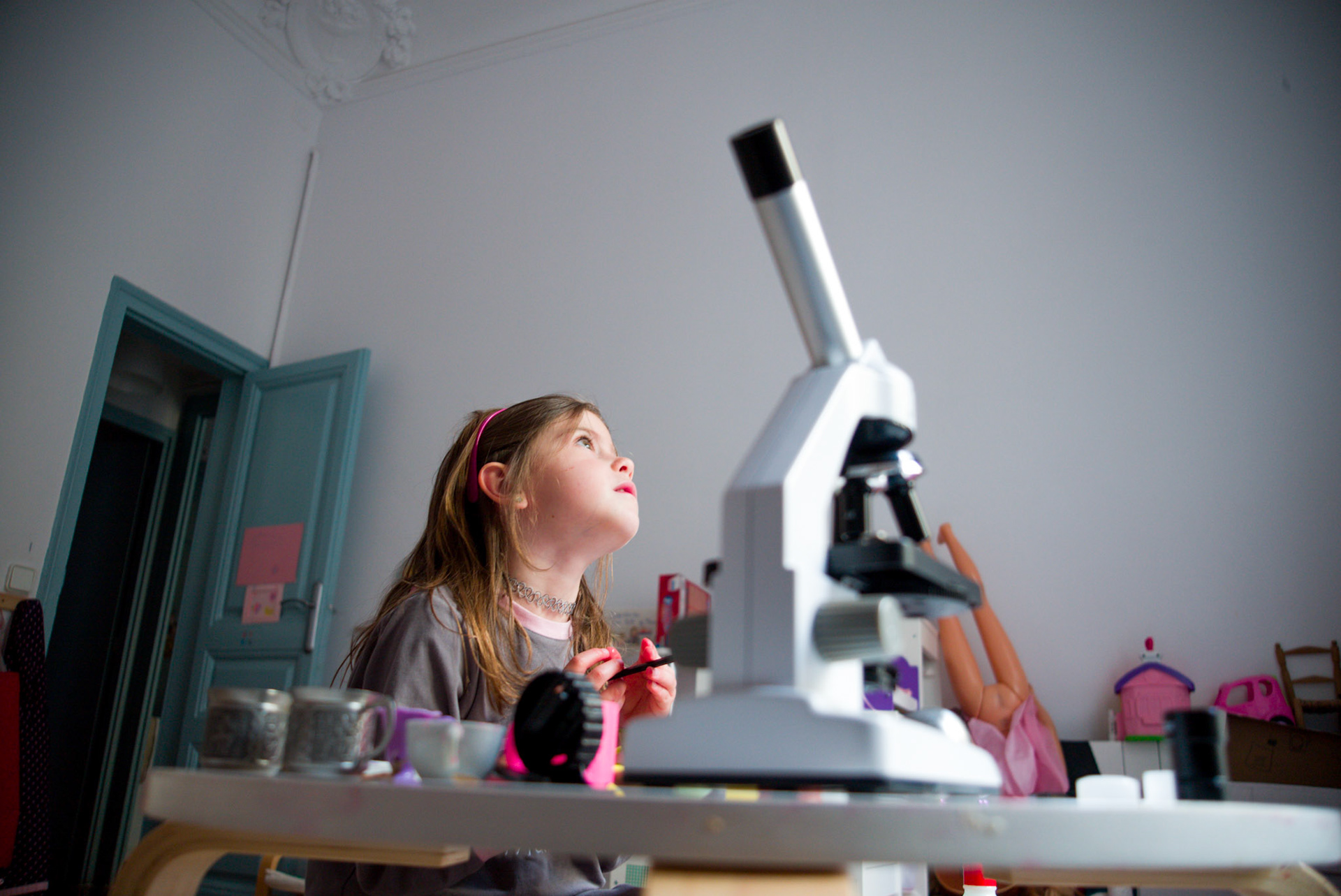 Sophie making some experiments in her house in Barcelona while being in mandatory lockdown due to the Covid-19 crisis.