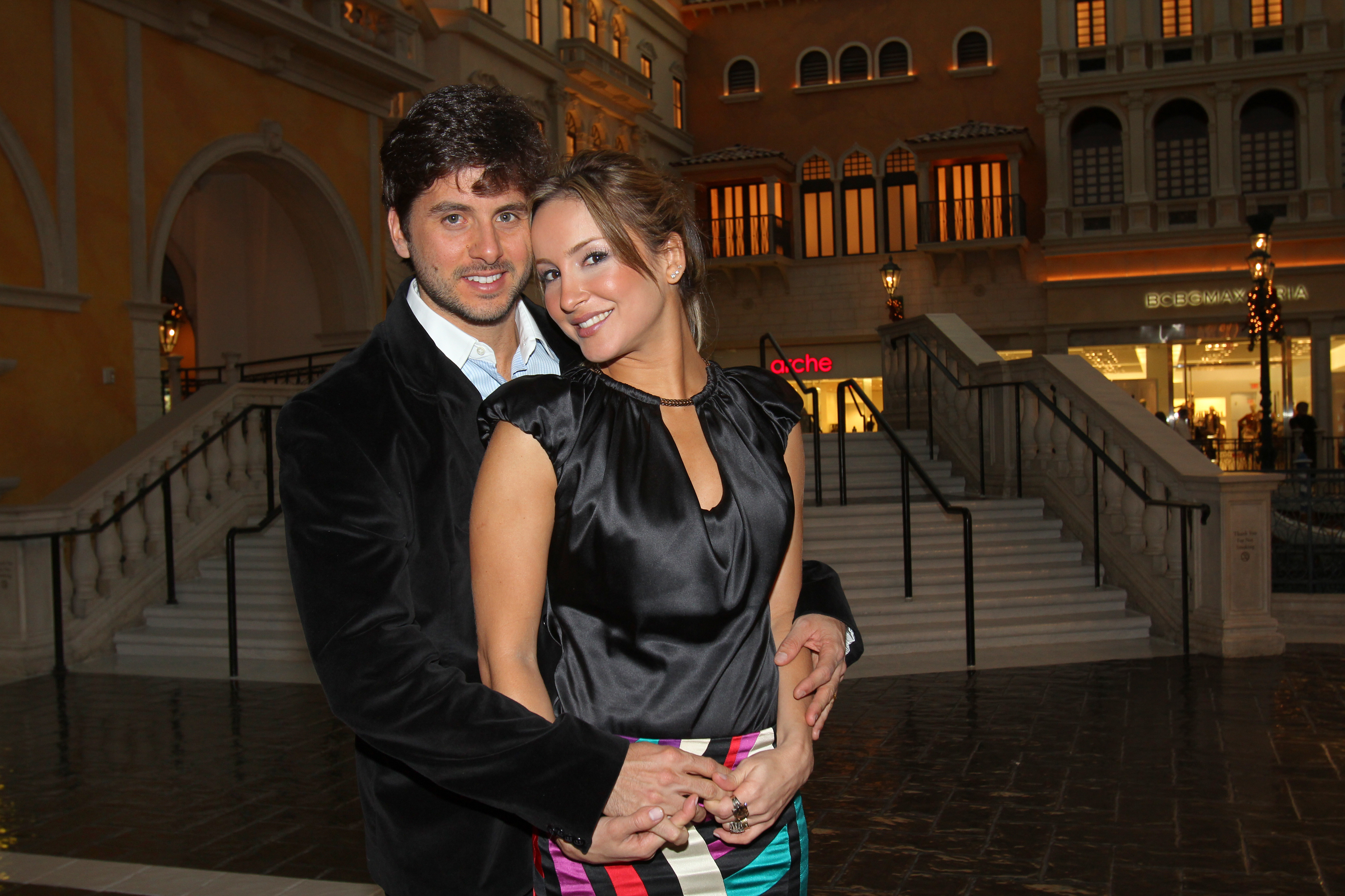 Claudia Leite and husband for Contigo!