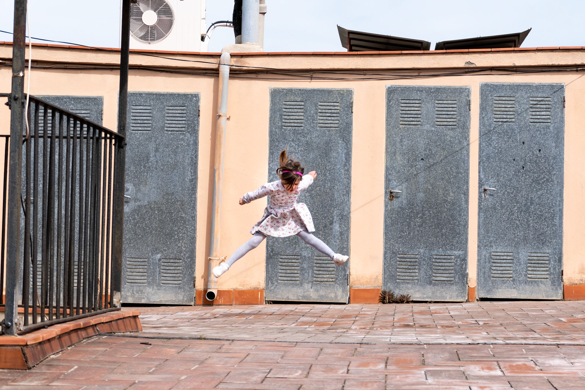 Sophie goes to the roof of the building of her apartment in Barcelona to enjoy a bit of the sun, play and do some exercises while the whole country is in mandatory lockdown due to the Covid-19 crisis.