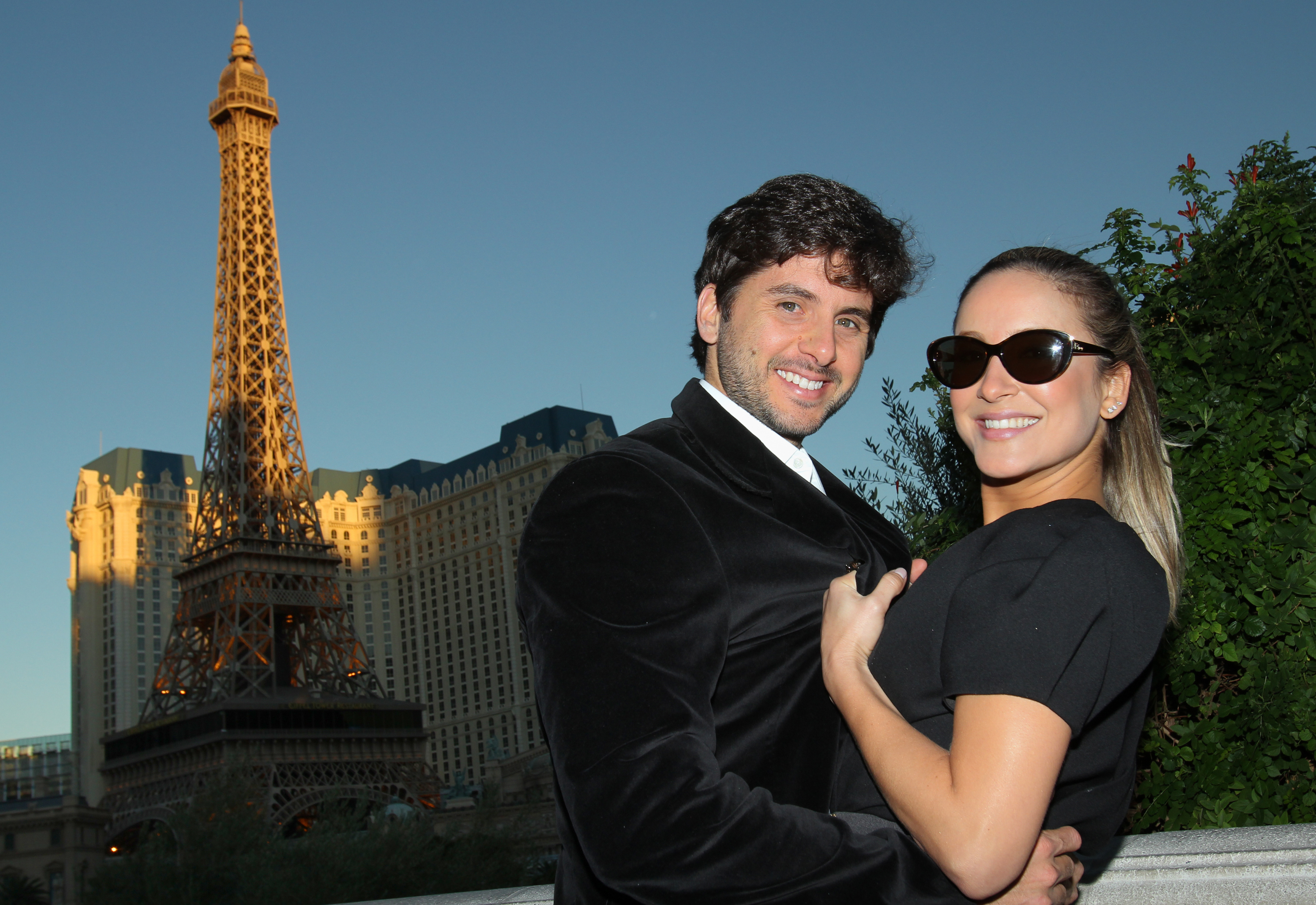 Claudia Leite and husband for Contigo!