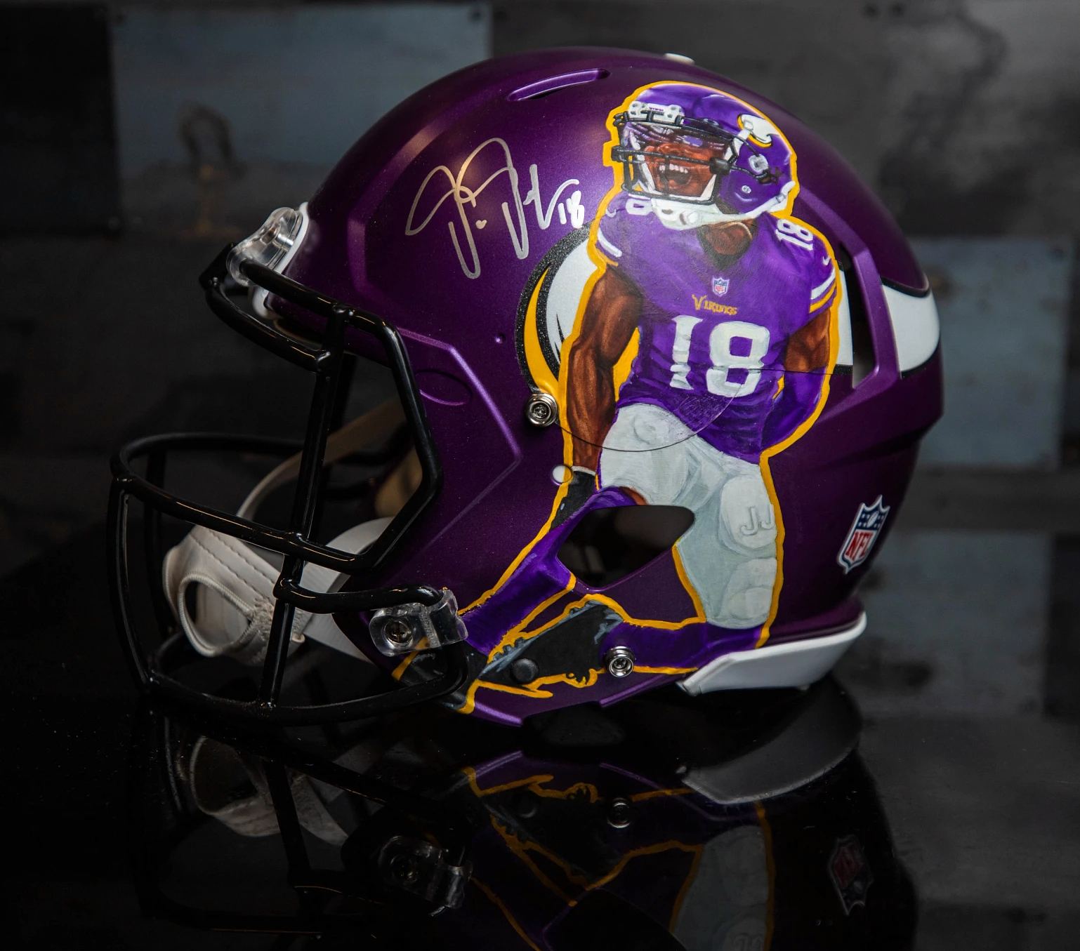 Justin Jefferson signed helmet - Auction: Dec. 4th, 2022 *SOLD*