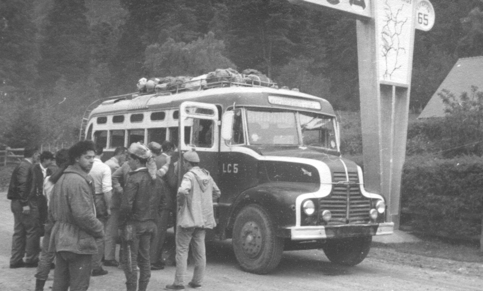 Tomando el micro para ir a Lago Hess en parada Lago Nascardi