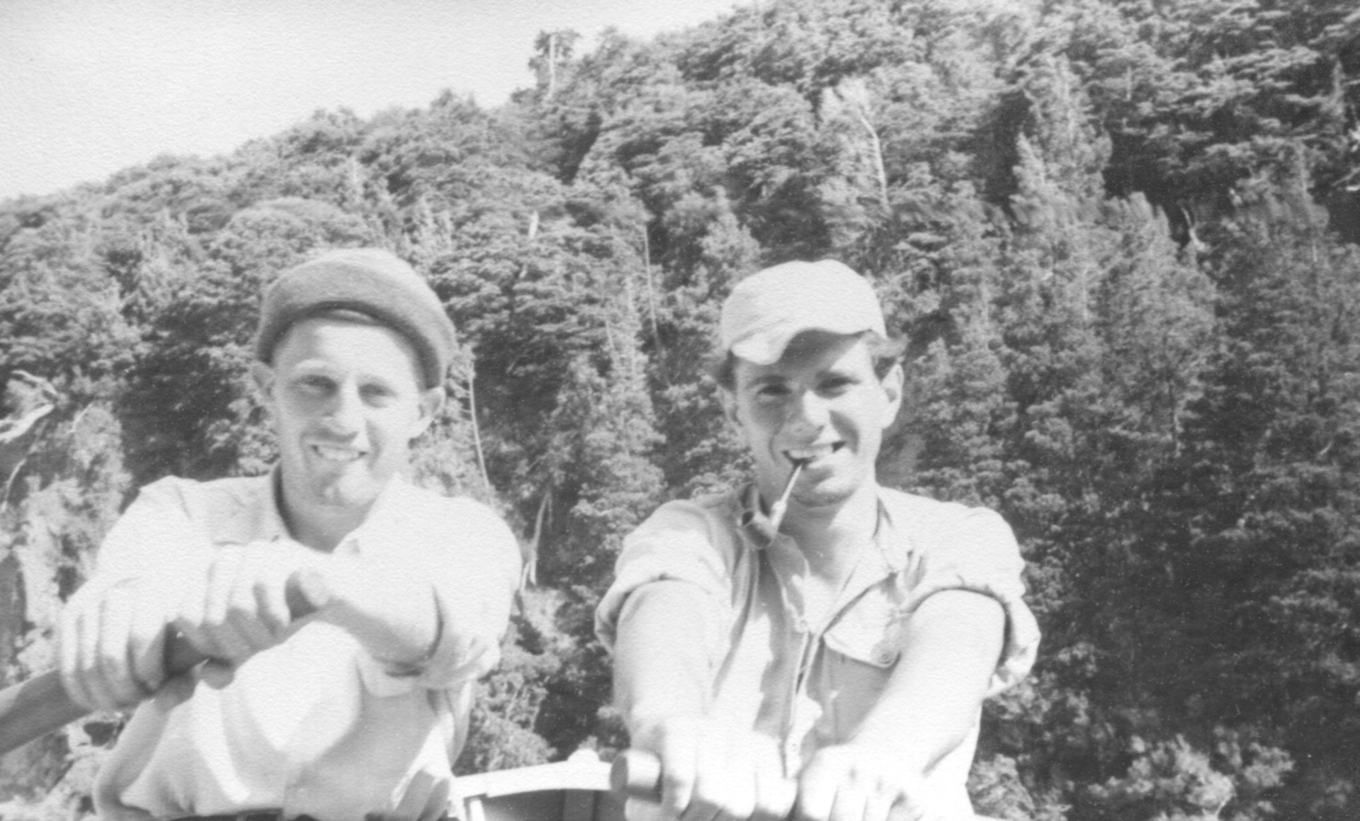 Remando en el Lago Moreno haci el Hotel Llao-Llao.