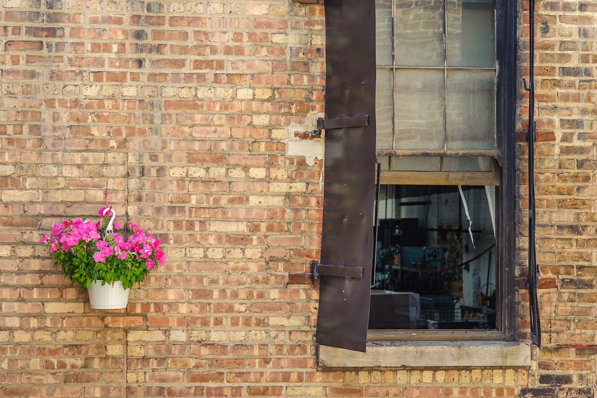 looking into the float factory, Fulton Market