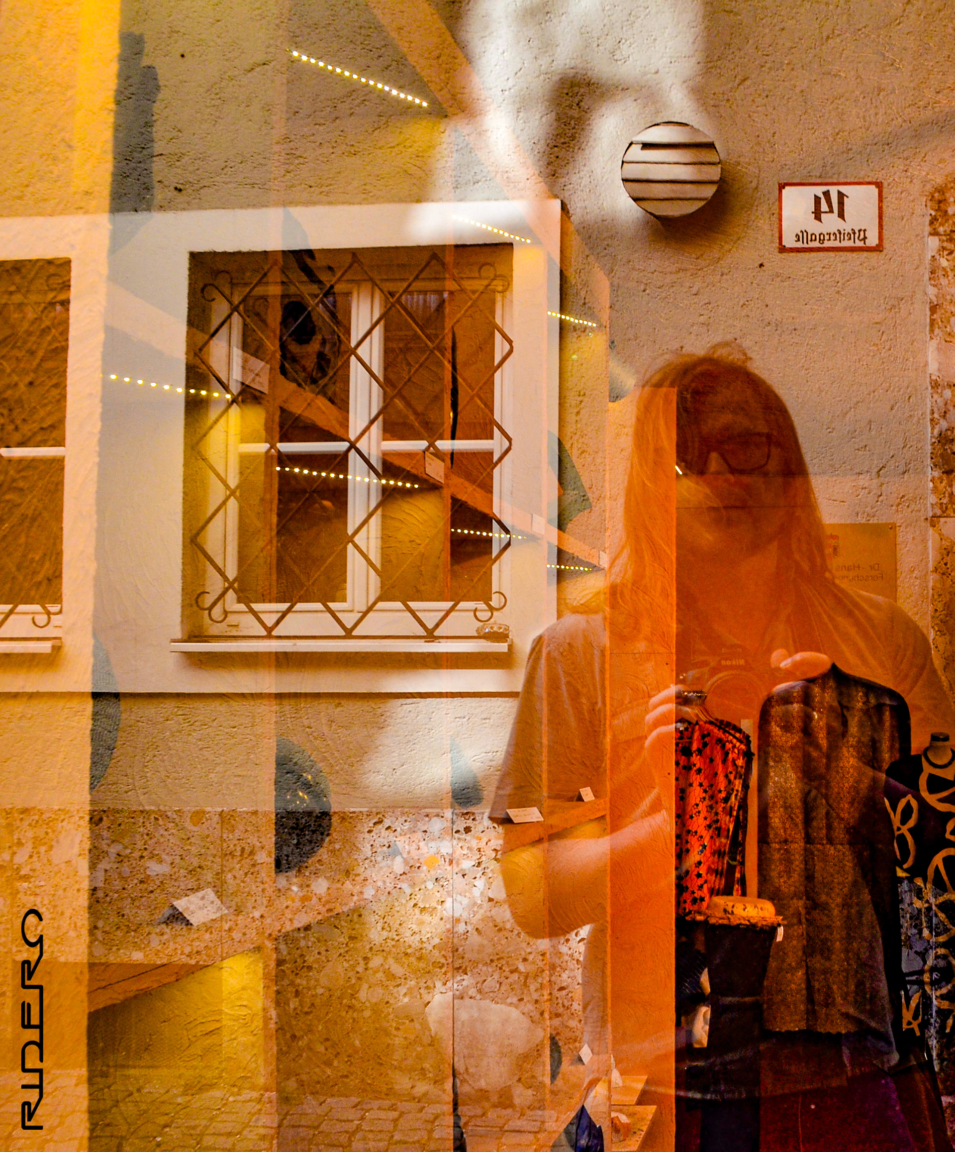 Shop window reflection - Salzburg 2017
