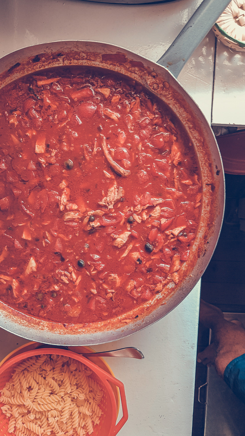 Pasta tonno e capperi.