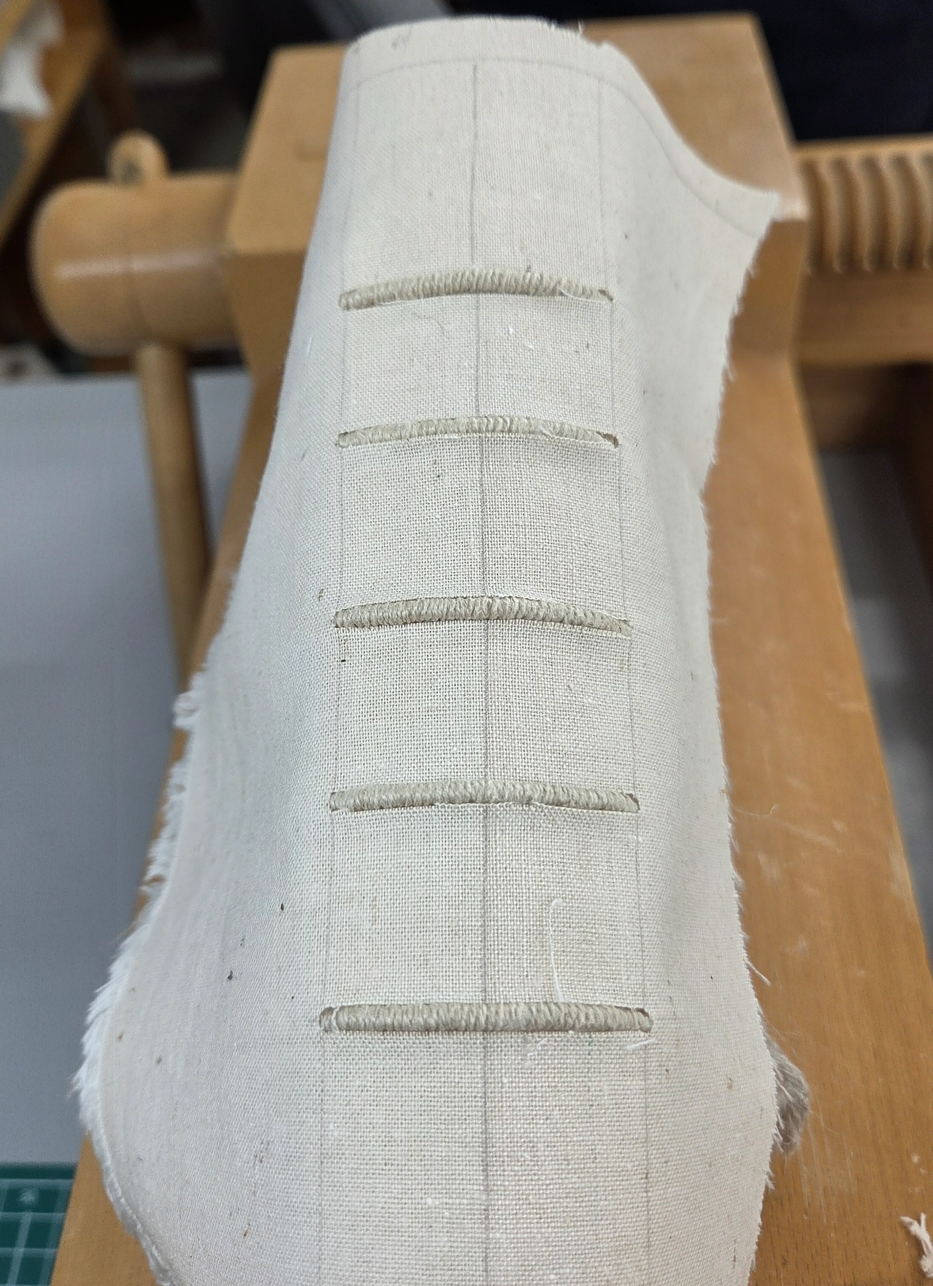 Comb style linen spine lining
