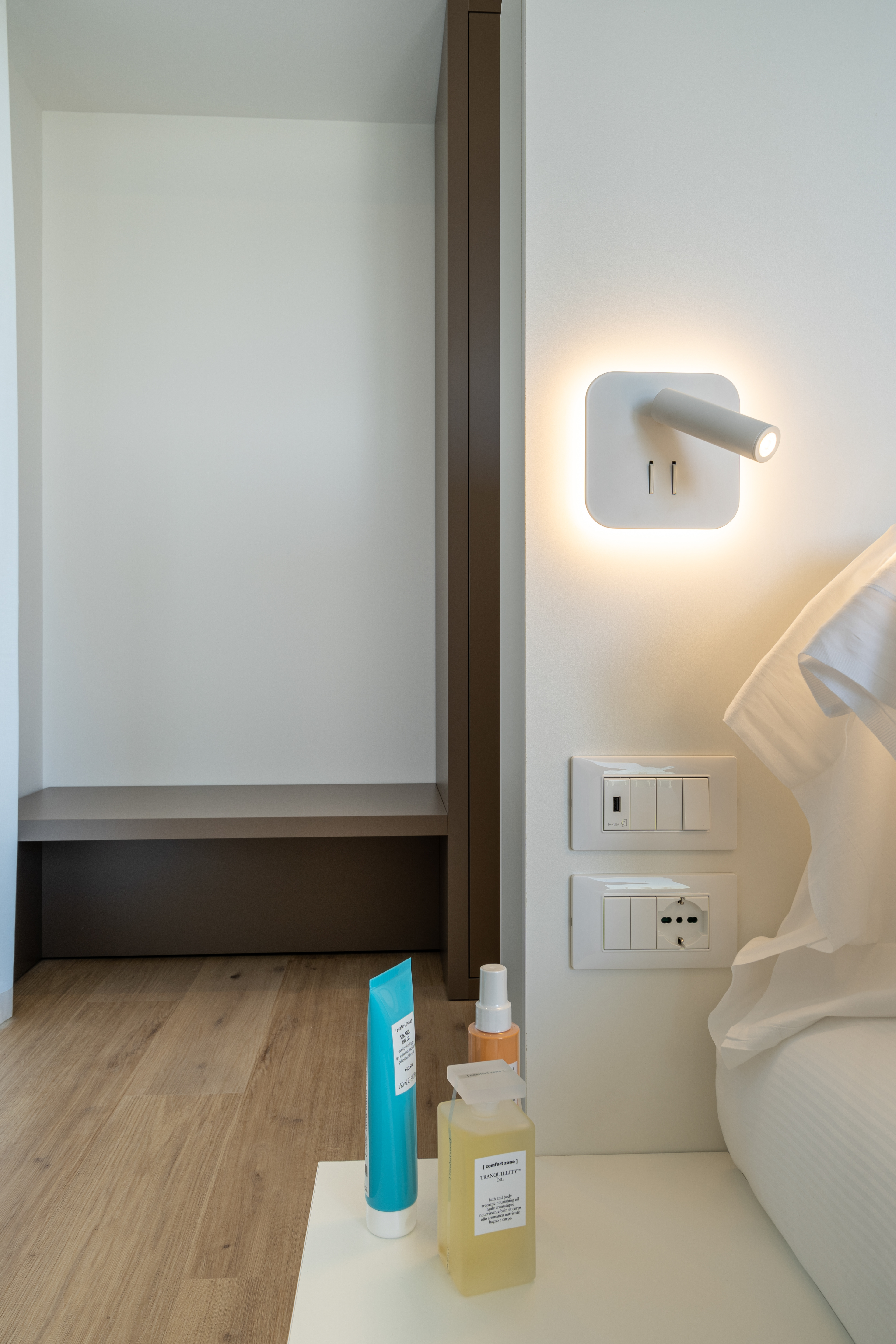 ma_muradorarchitetti: Hotel Bauer&Sporting Jesolo (VE) - Camera 302. Progetto @comacchiocristina @giacomo.murador