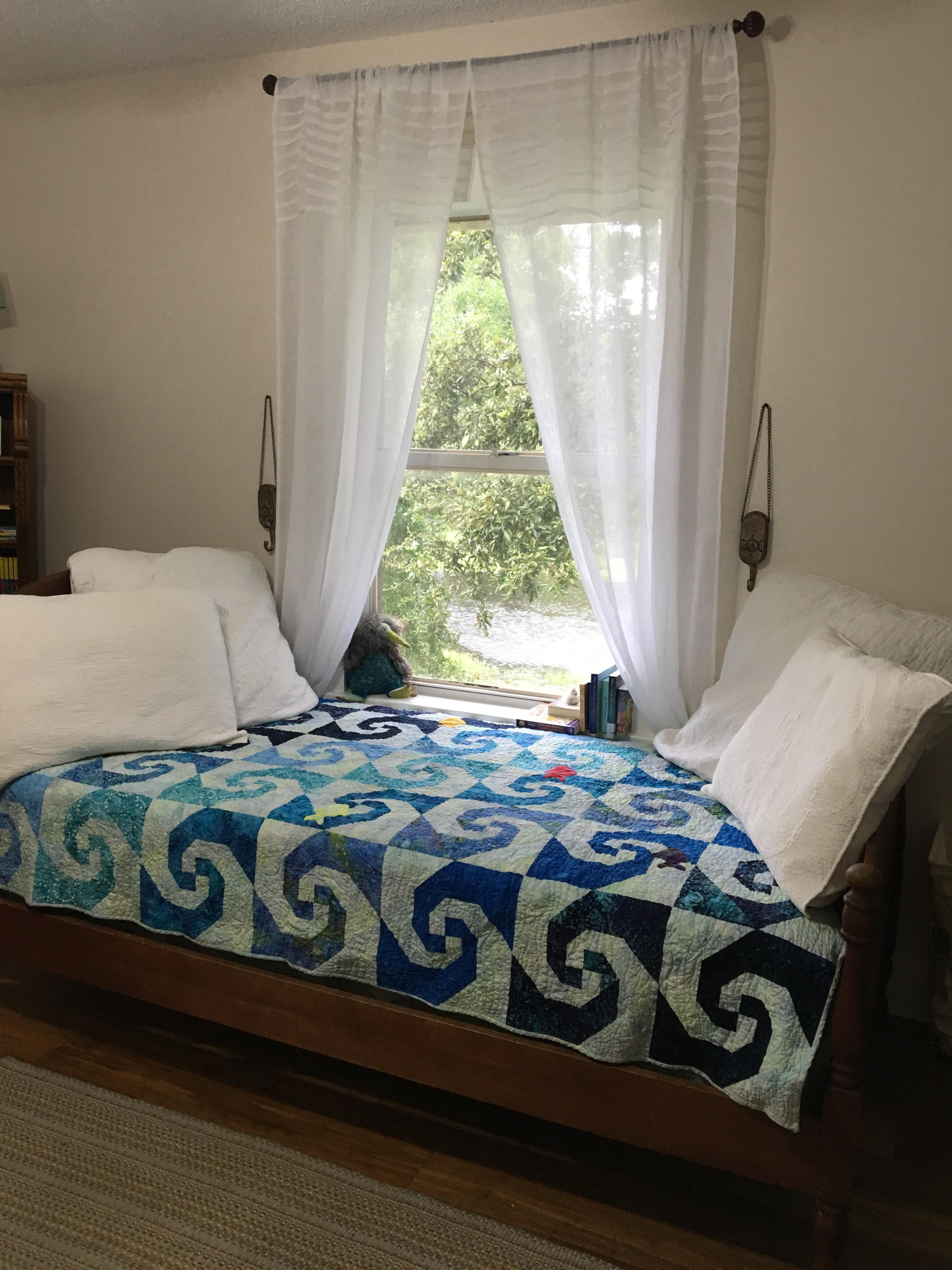 Snail tail quilt pattern using acrylic templates.