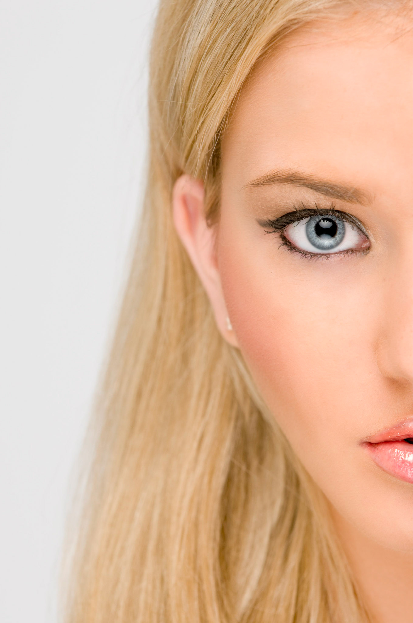 Shannon has some of the most beautiful eyes that I've ever seen.