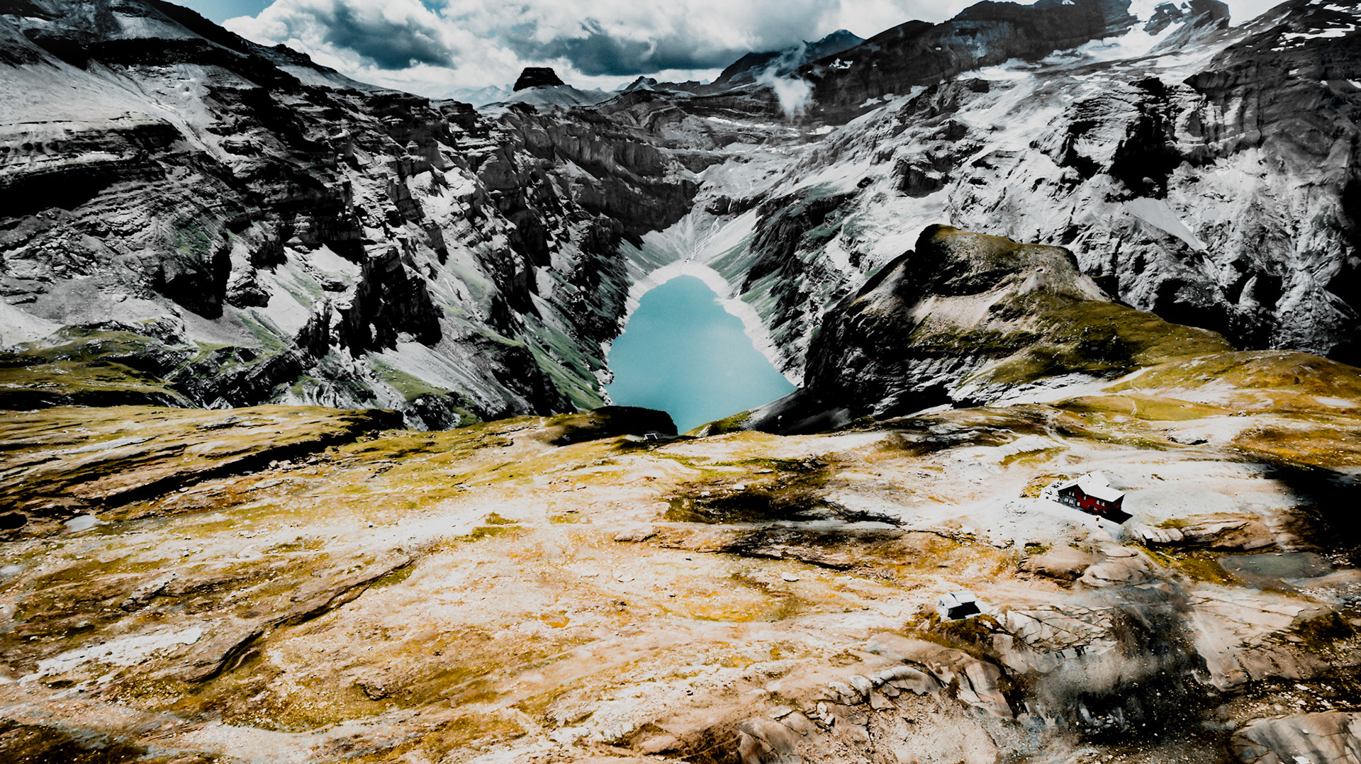 Muttseehütte mit dem Limmerensee