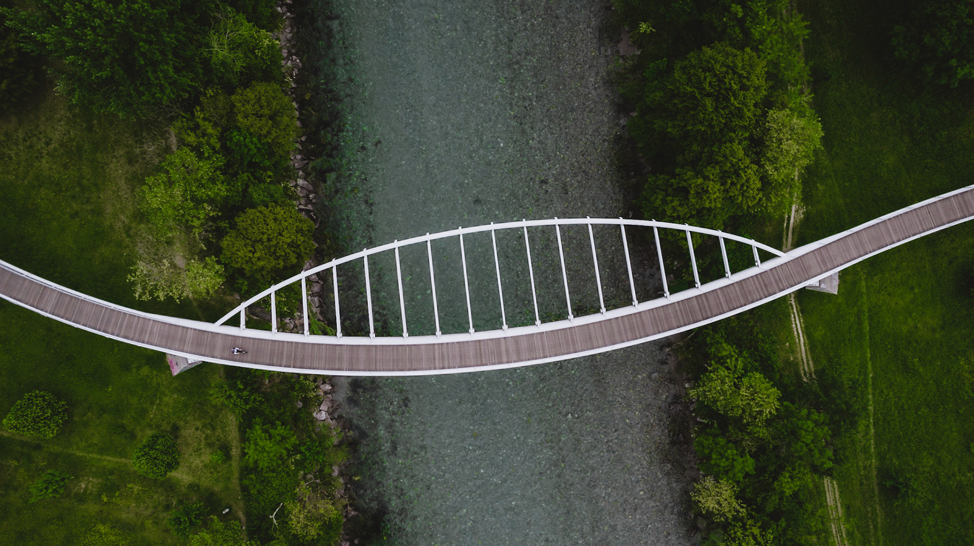 Curved bridge