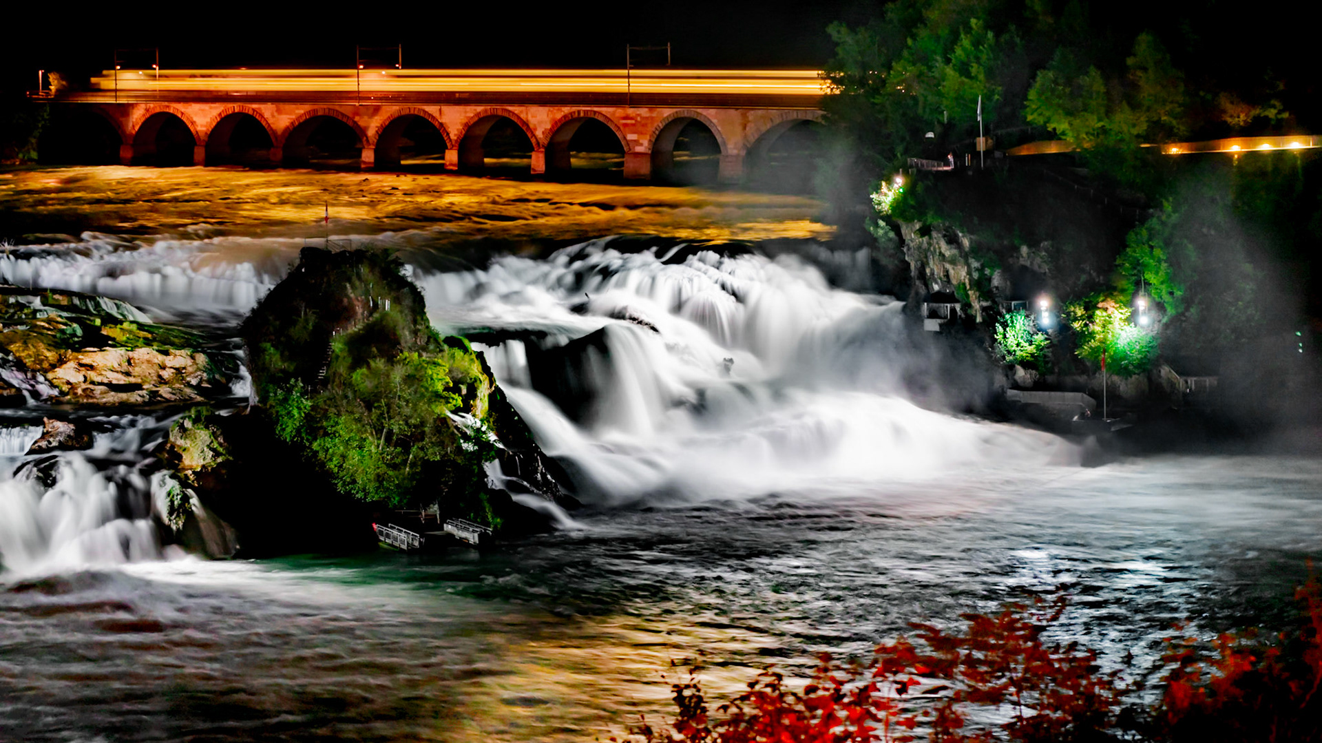 Rheinfall bei Nacht