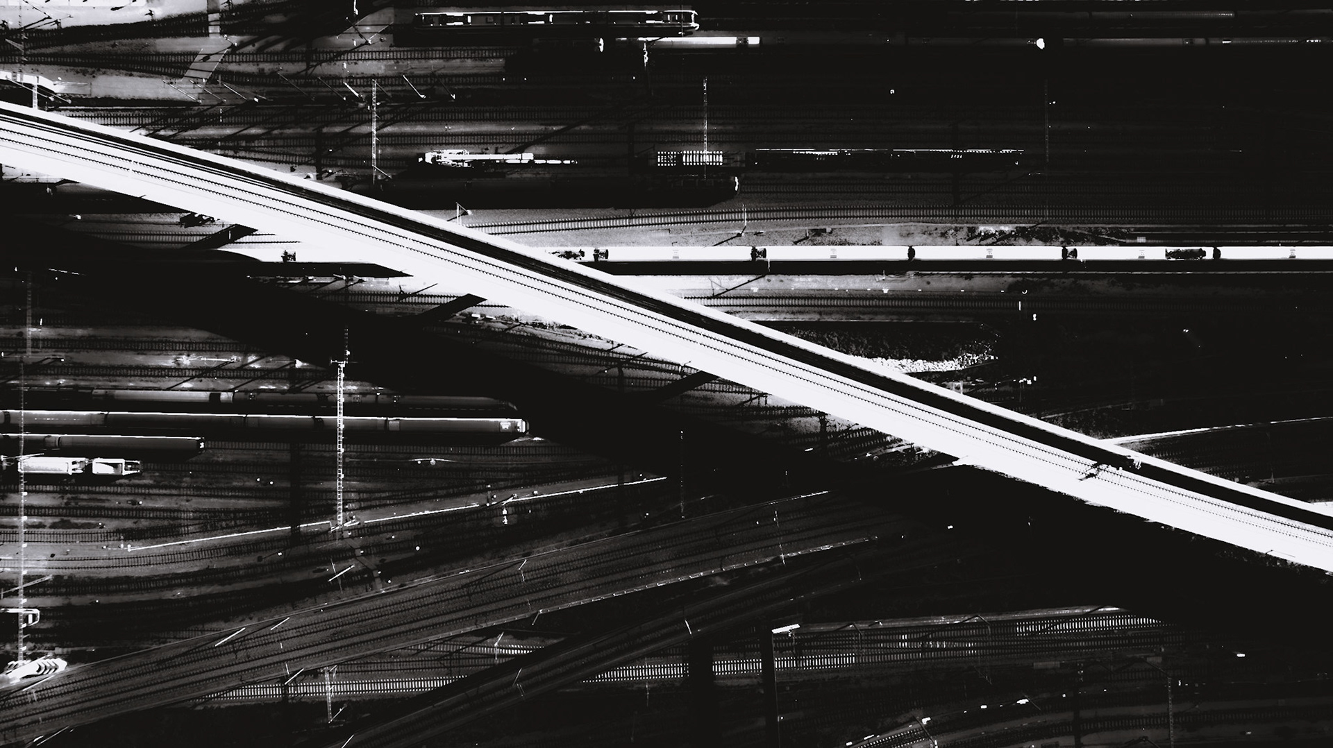 Bridge with an Incoming train close to Zürich Hauptbahnhof