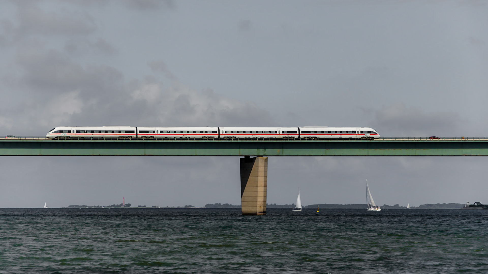 ICE TD auf der Fehmarnsundbrücke auf der Vogelfluglinie