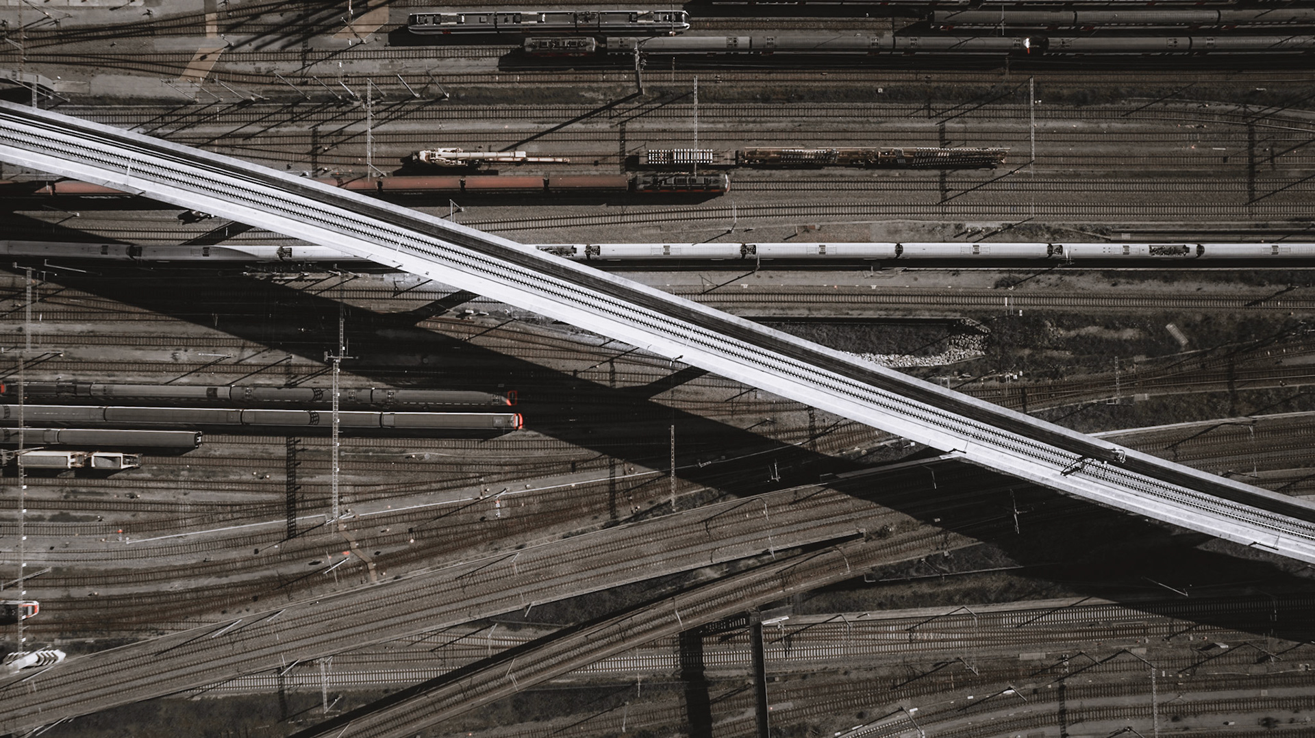 Bridge with an Incoming train close to Zürich Hauptbahnhof