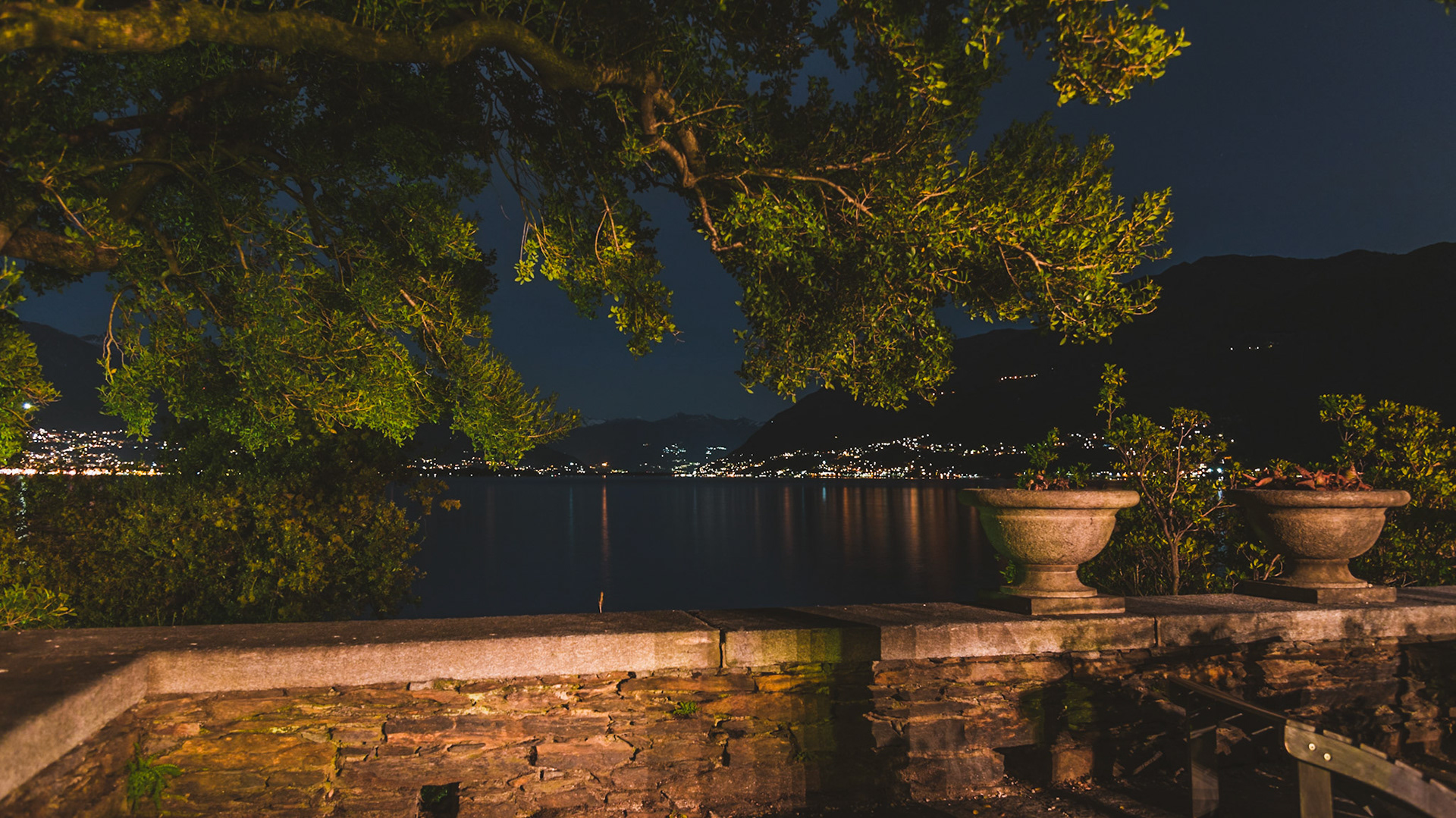 Isole di Brissago mit Blick auf den Lago Maggiore bei Nacht