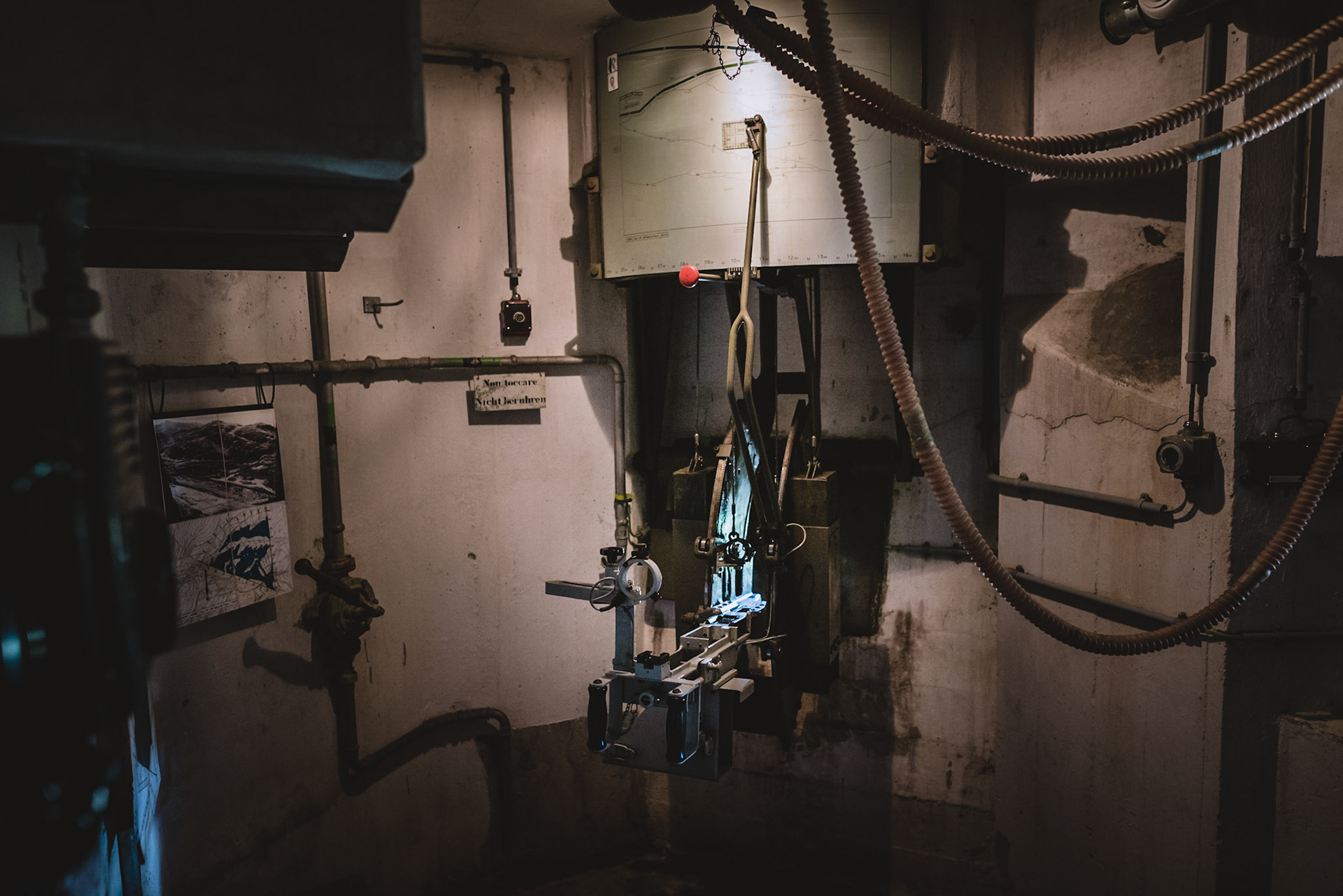 Maschinengewehr im Gotthard-Massiv