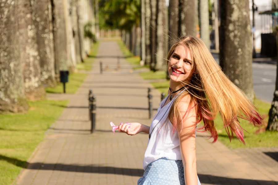 Ensaio fotográfico da Camila, na Rua das Palmeiras, em  Blumenau-SC. Ennulat Fotografias