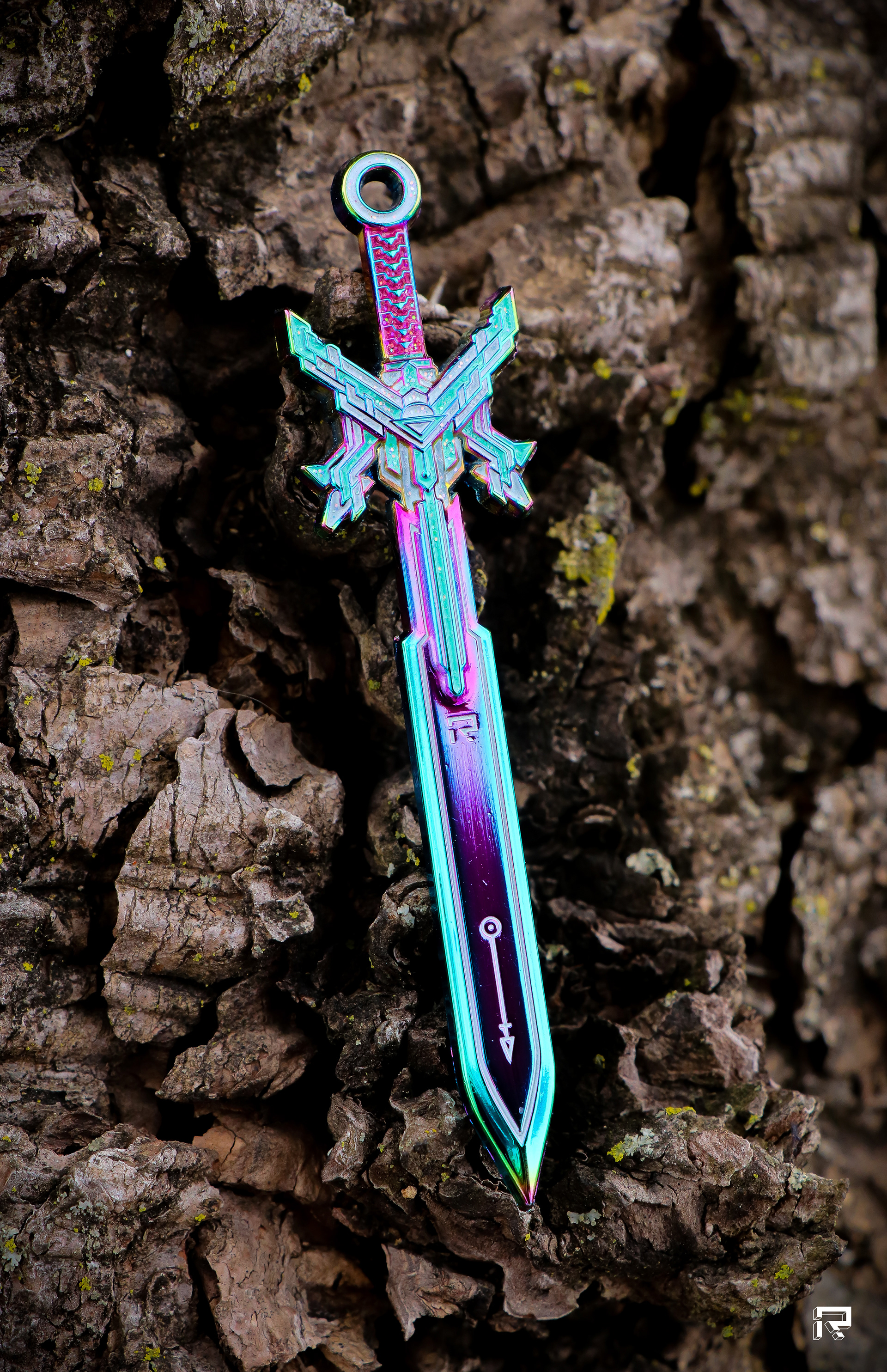 The Rutherford Blade - A mythic weapon of incredible power. It will give you courage to face thy inner demons, and thwart those who wish you harm. Know that by carrying this blade, you are not alone. You are part of an elite group of warriors known for their cunning, bravery, and compassion united by the Round Table. May it assist you on many of your adventures. 3.3" tall - Limited Editions: Black Nickel OG - LE 75 Blue Metal - LE 75 Black Nickel w/ red - LE 50 Gold Metal - LE 30 Rainbow Metal - LE 30