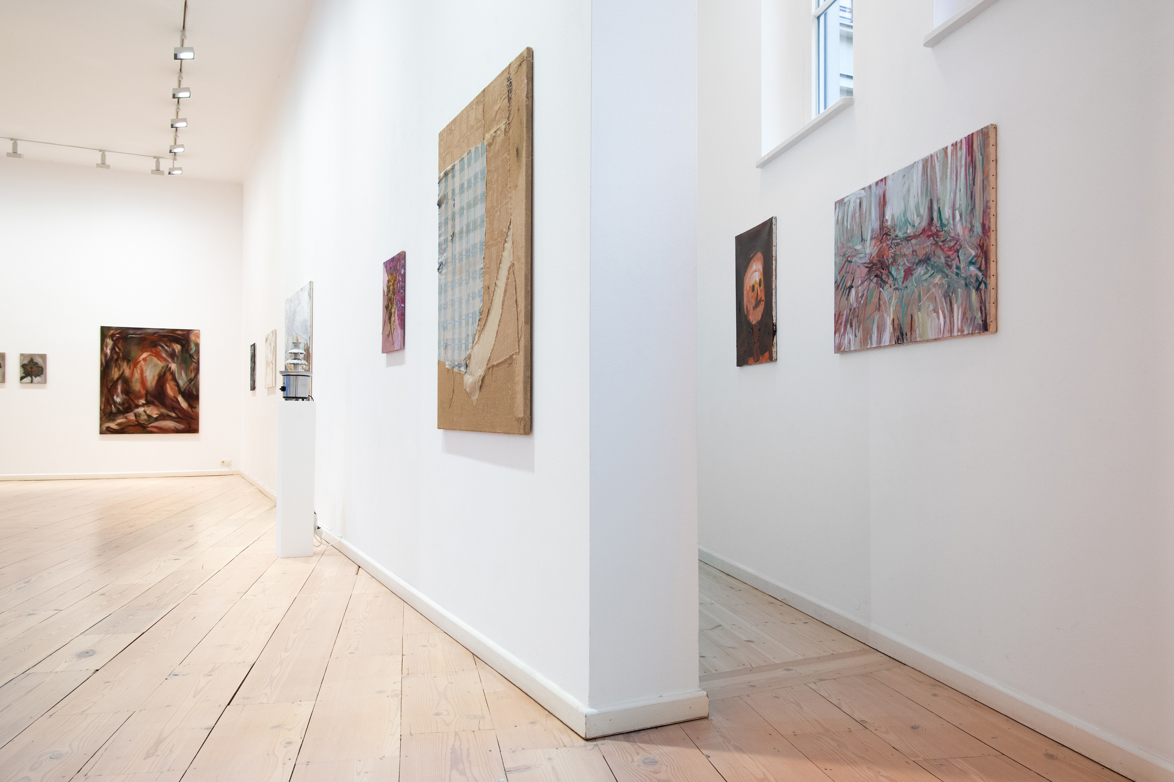 Exhibition view: plottwist / Galerie Georg Nothelfer / Nov - Dec 2024 // Courtesy Galerie Georg Nothelfer, photo: Daniel Paramio