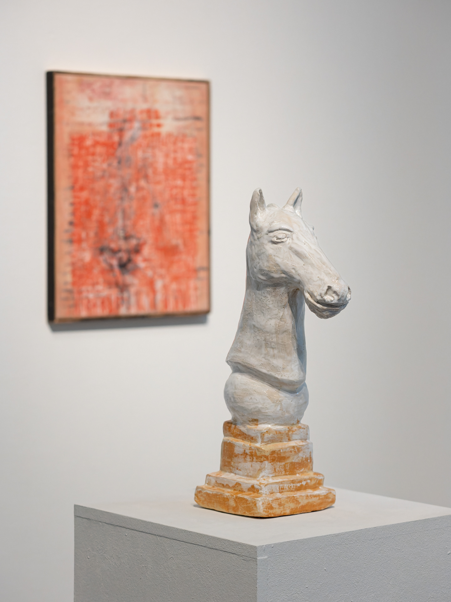 Exhibition view : Klasse Valérie Favre Berlin (Teil II) / Nov 2022 / Galerie C Neuchâtel // front: Charlotte Lichter // photo: Pierre-André F @galerie_c