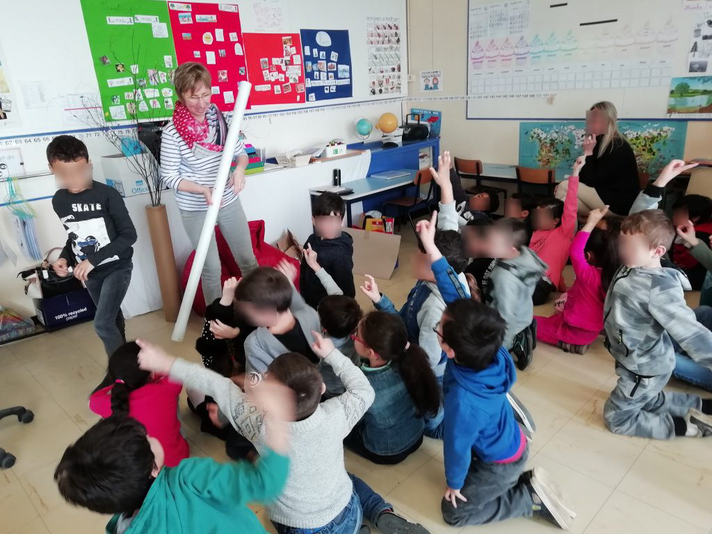 Grand succès remporté par le bâton de pluie !