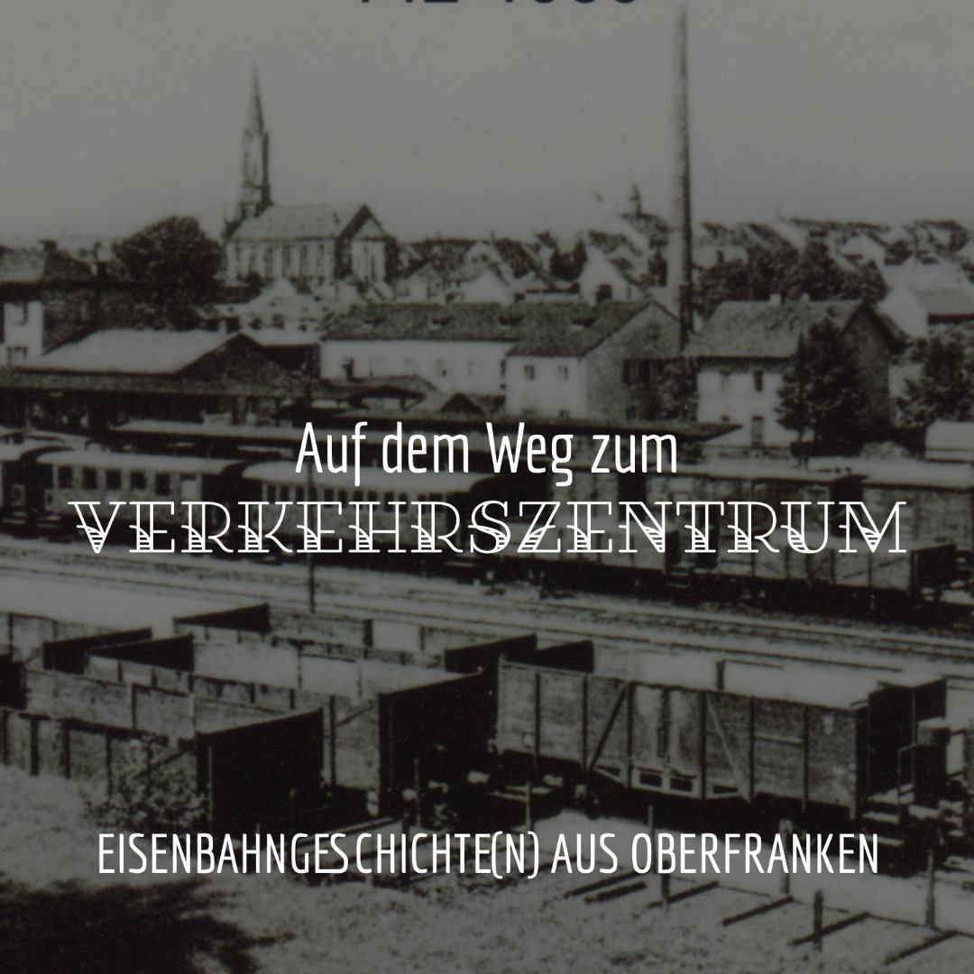 Im 19. Jahrhundert wurde der Hofer Raum zum mächtigen und wichtigen Verkehrsknotenpunkt. Bereits kurz nach dem Bau der Ludwig-Süd-Nord-Bahn 1848 wollte man die angrenzenden Räume durch gigantische Streckenprojekt erschließen, aus denen letzten Endes die unzähligen Lokalbahnen entstanden sind, die die Region durchzogen. Wir werfen nicht allein einen Blick in die Geschichte, sondern schauen uns gemeinsam auch einmalige Filmaufnahmen zur Eisenbahngeschichte Nordostoberfrankens aus verschiedenen Privatsammlungen an, die im Rahmen dieses Vortrags erstmals öffentlich präsentiert werden.