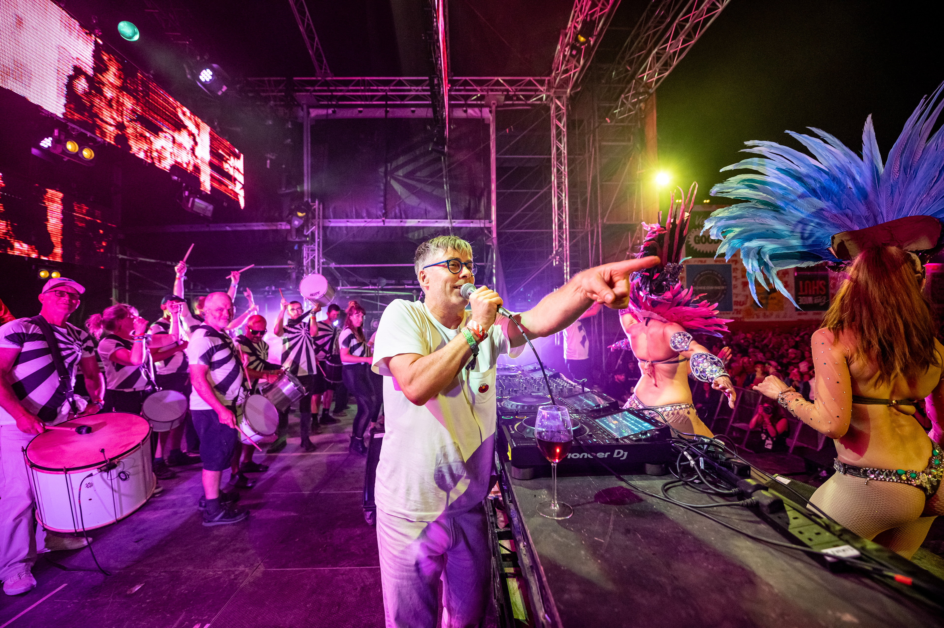 Basement Jaxx X Bloco B