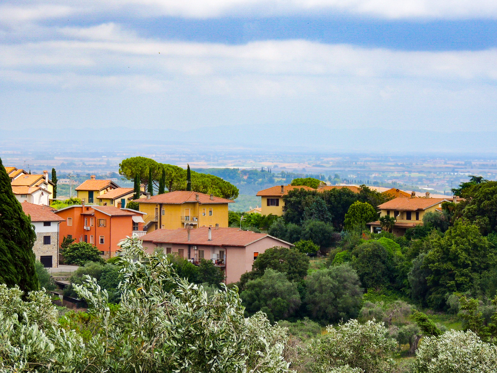 Tuscan neighborhood