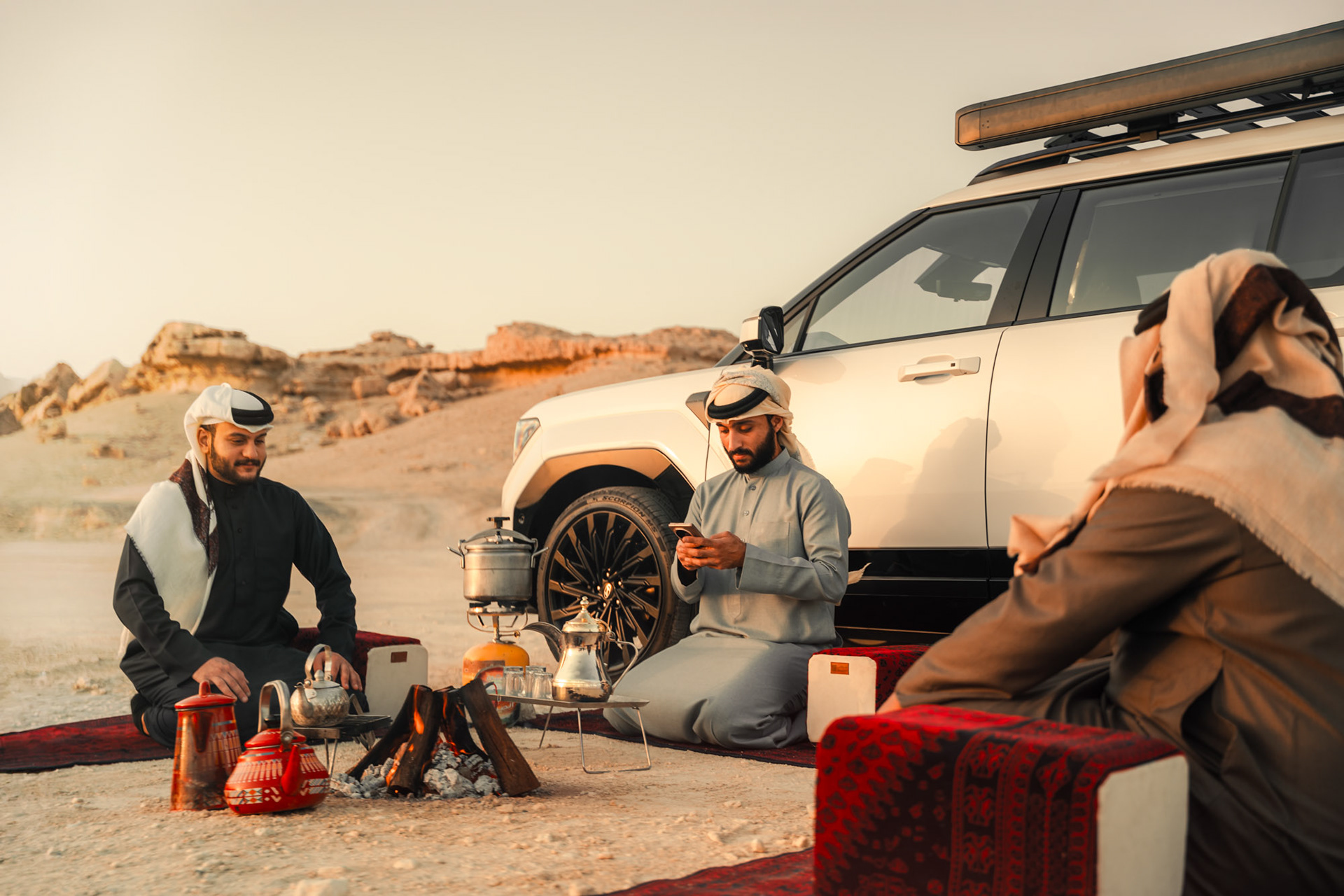 HYUNDAI SANTA FE parked beside a desert campfire coffee gathering with traditional dallah pots, Bahrain — Shift Mootark