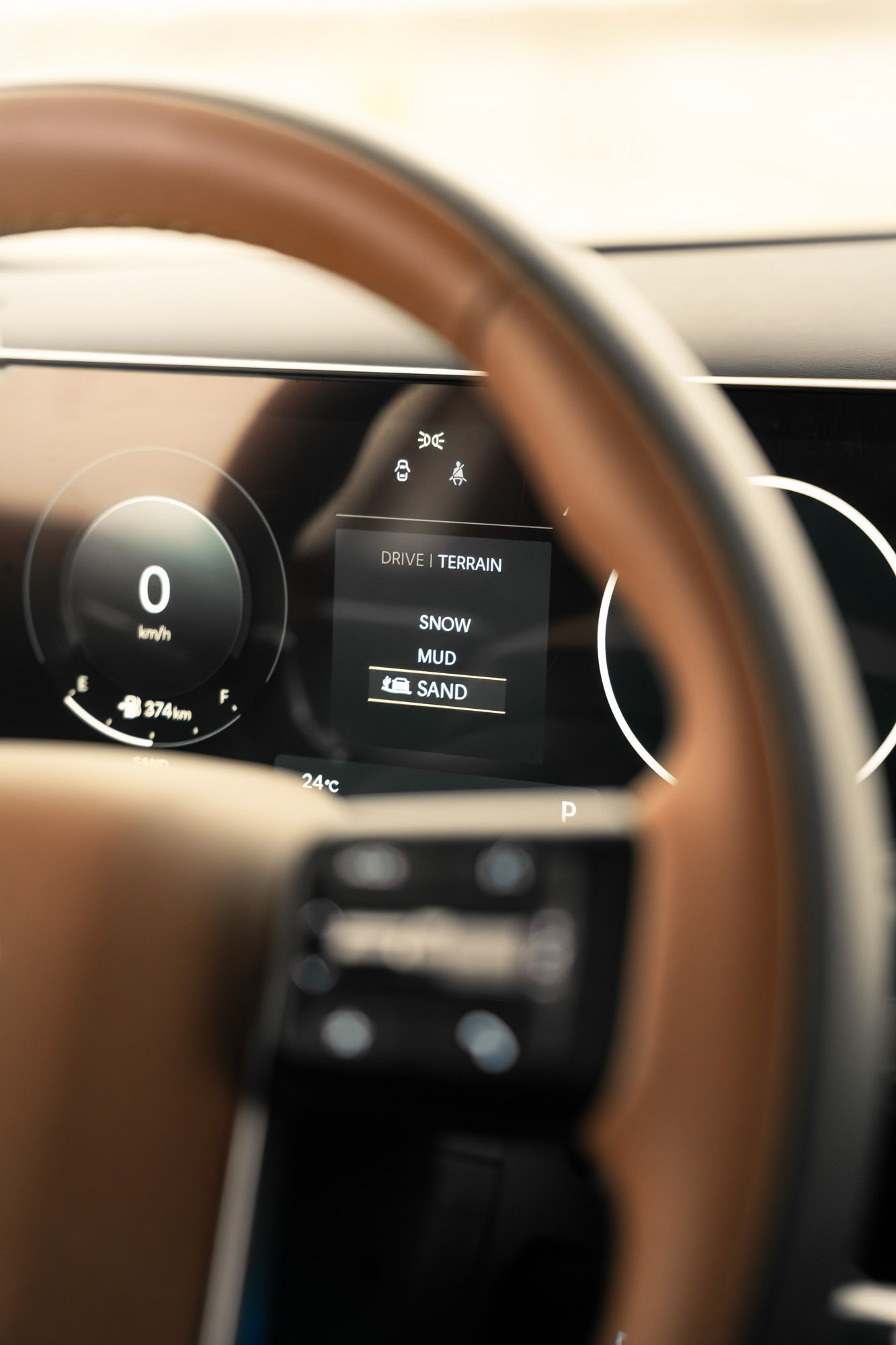 HYUNDAI SANTA FE steering wheel and drive terrain mode display showing Snow, Mud, and Sand settings, Bahrain — Shift Mootark