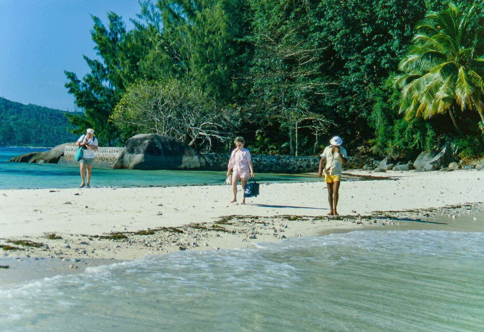 Leaving Moyenne island