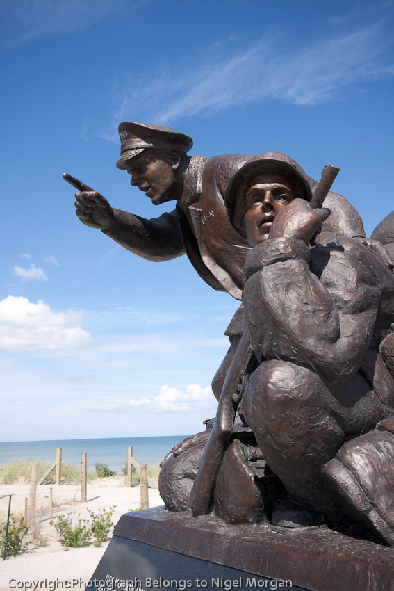 Monument to the U.S. NAVY. Monument with 3 powerful symbols: The commander, the sailors and combat units (battalions in charge of cleaning the beach). These three units were working in the same direction with a single objective
