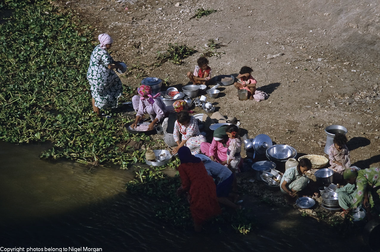Washing pans at the same time!