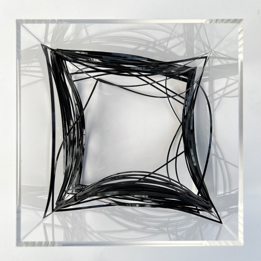 120 lines, 2nd December. 30 squares in a 15x15x15cm transparent box. The squares are 17x17cm so they deformed when placed in the box.