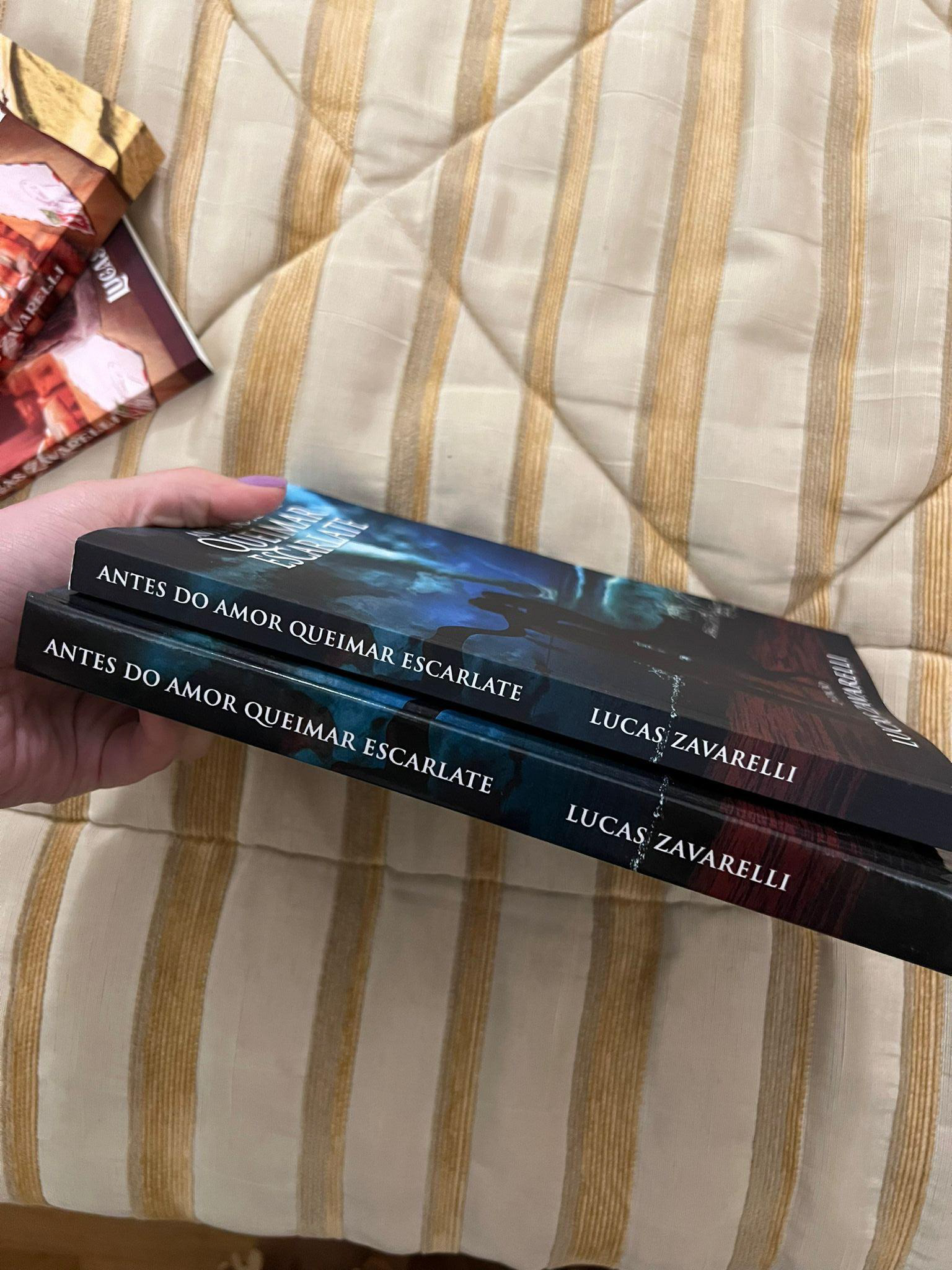 Adquira o livro aqui: https://www.amazon.com.br/Antes-do-Amor-Queimar-Escarlate-ebook/dp/B0BRPRJ45L/ref=tmm_kin_swatch_0?_encoding=UTF8&qid=&sr=