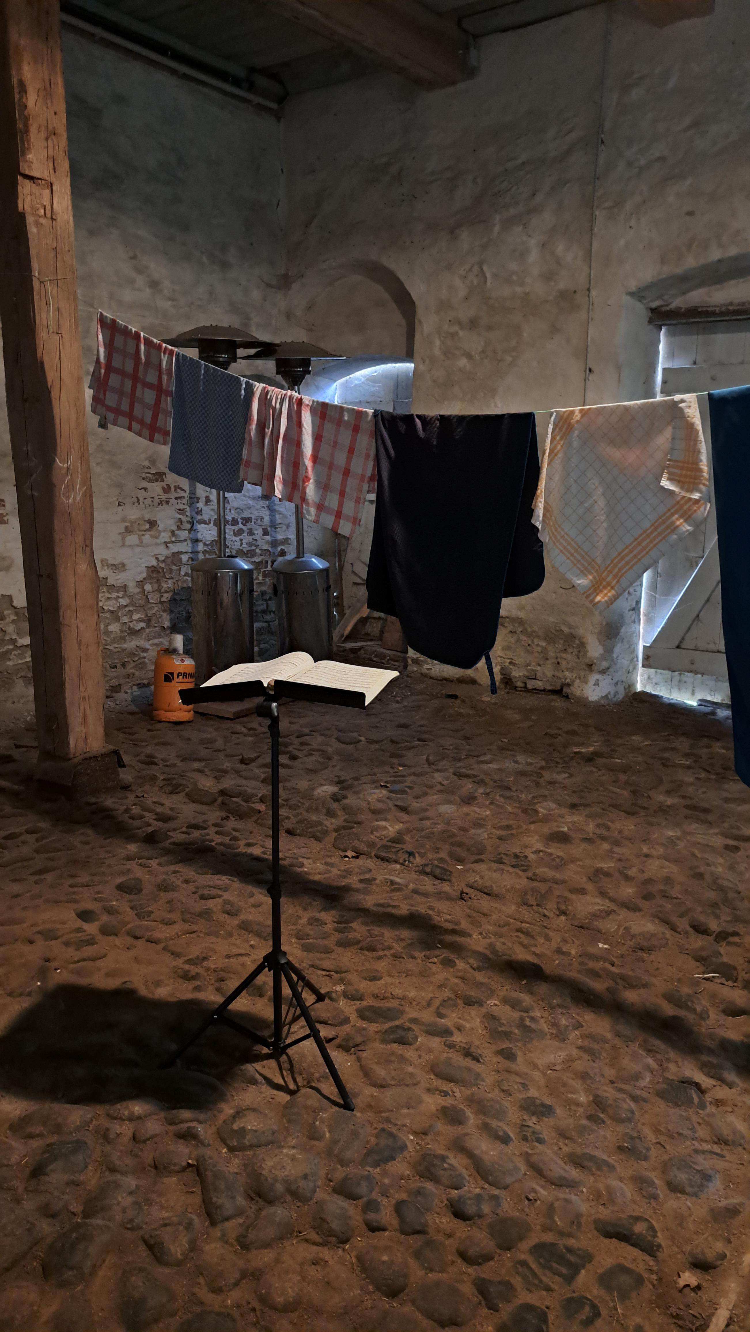 Handtücher eignen sich hervorragend als Übungs-Orchester zum Dirigieren üben!