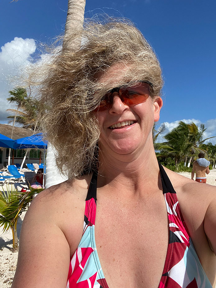 Look at that hair!