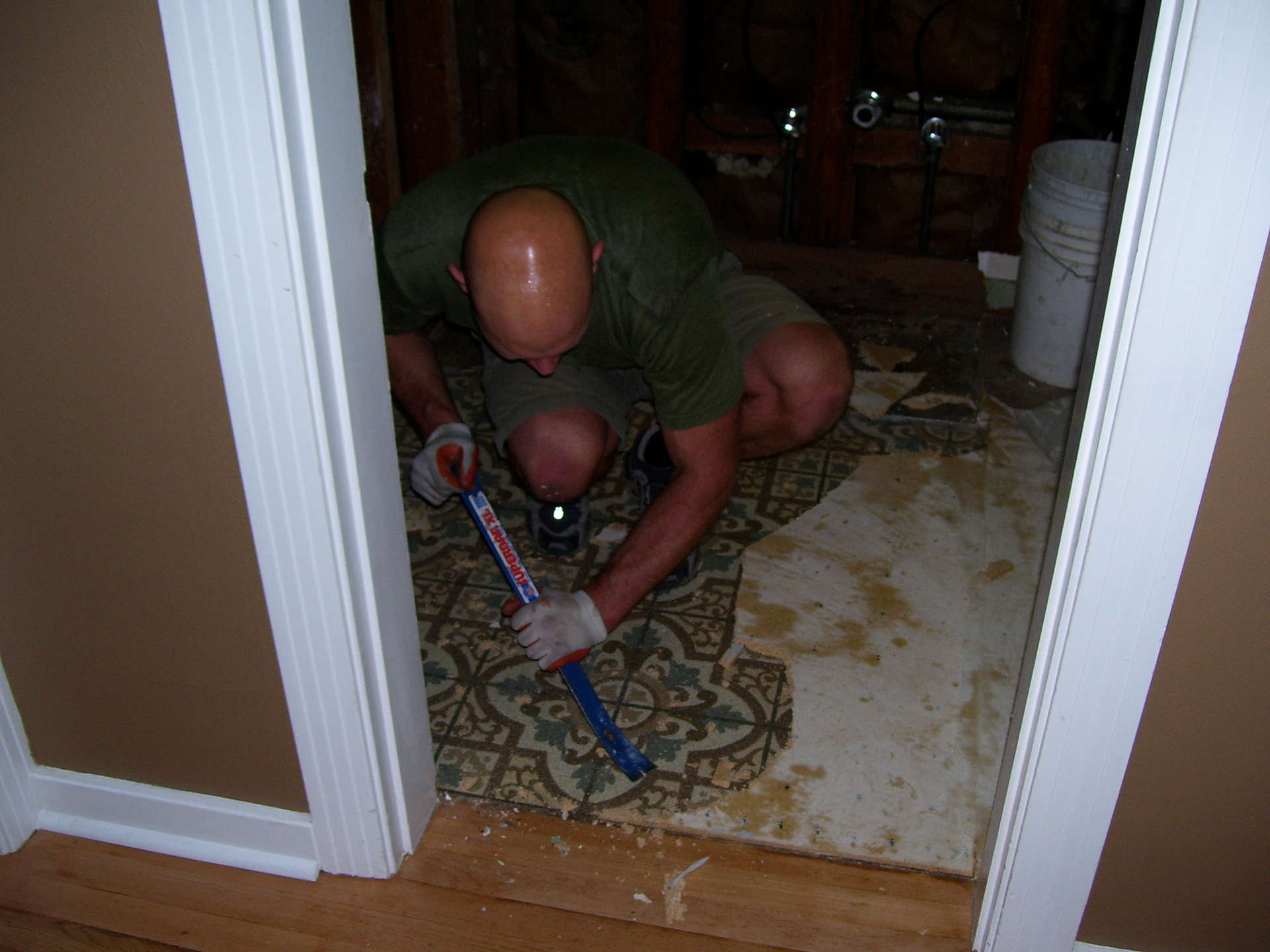 Look at that linoleum.