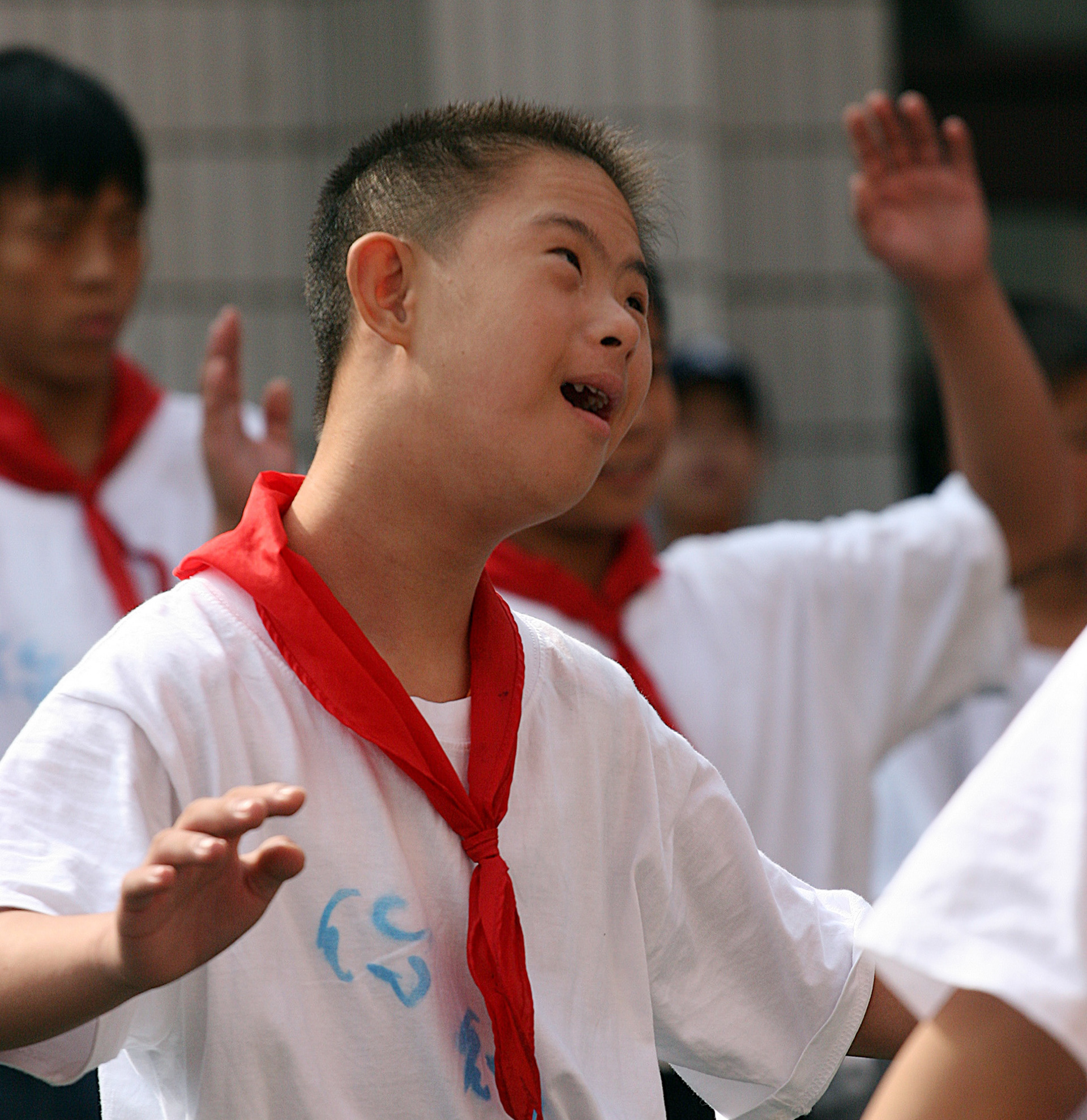 Jeune handicapé participant