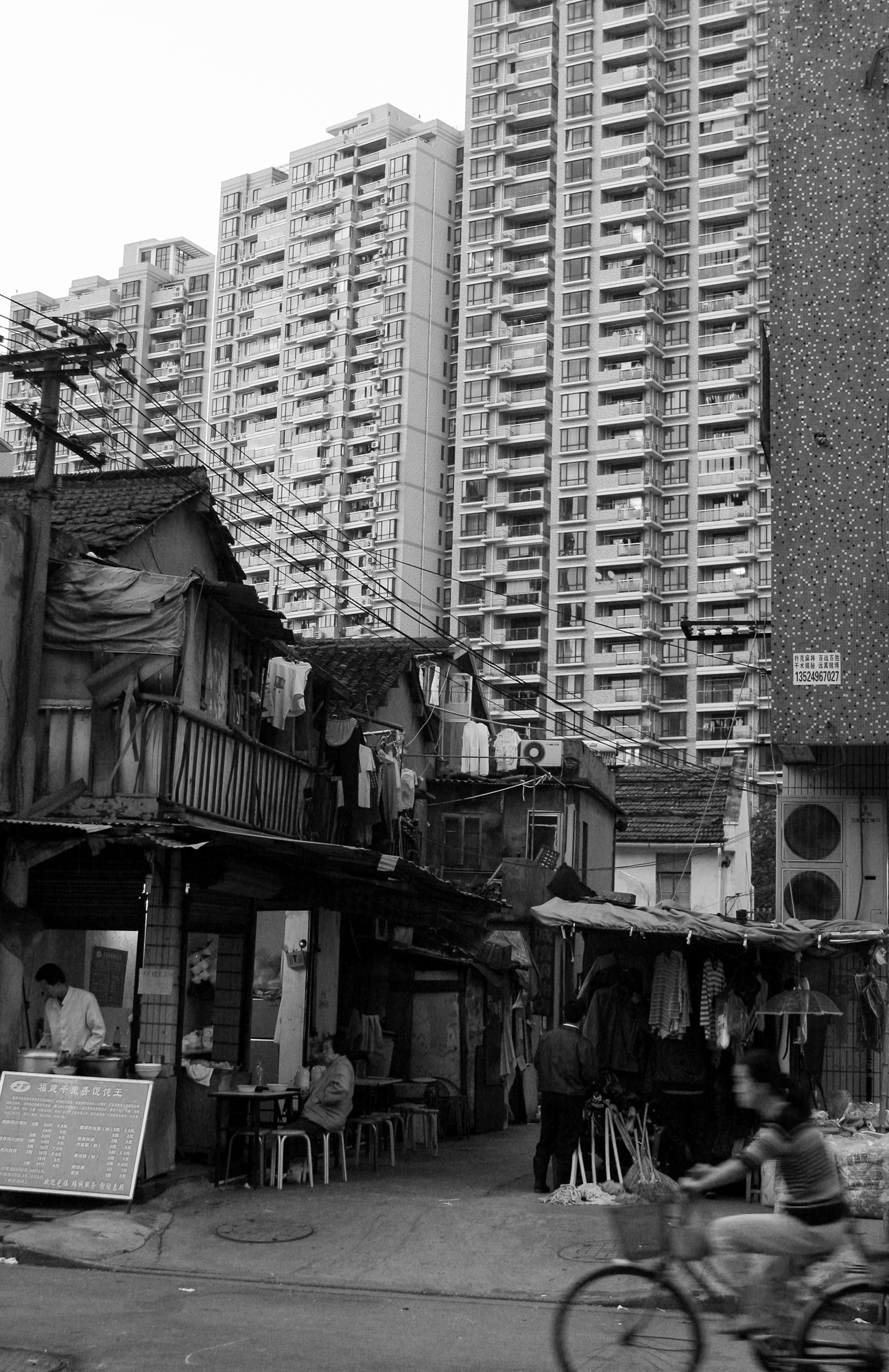 Le contraste architectural : fracture de classe, d'époque