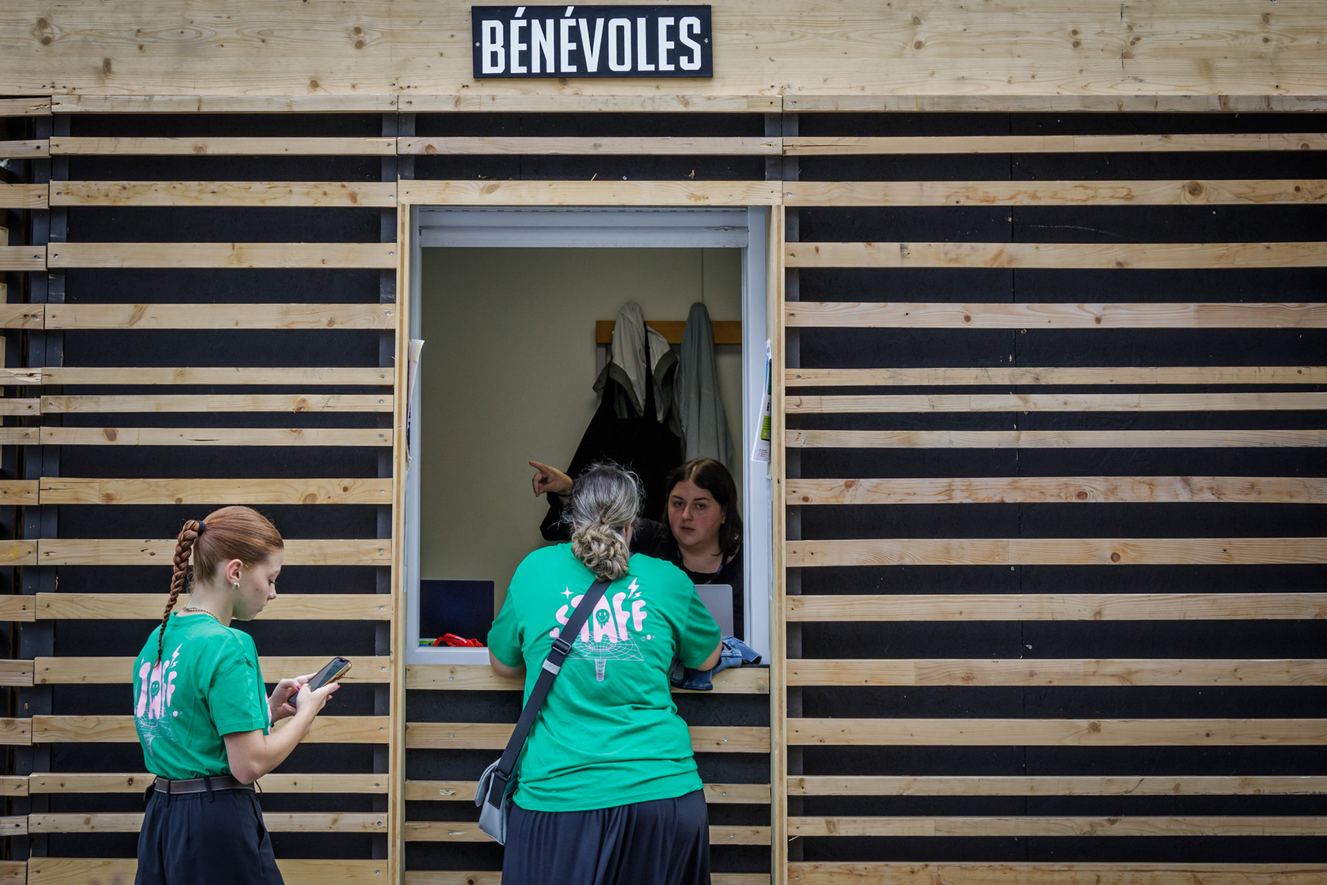 Les bénévoles se présentes à l'accueil